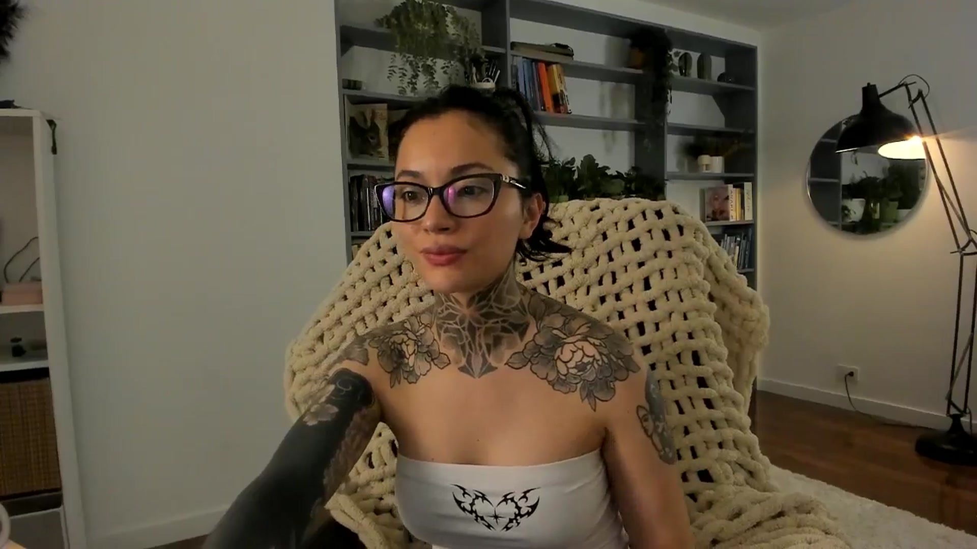 Gallery image thumbnail from Ysabeau's myfreecams stream on, 11/13/2025, 02:53 image 5 of 20