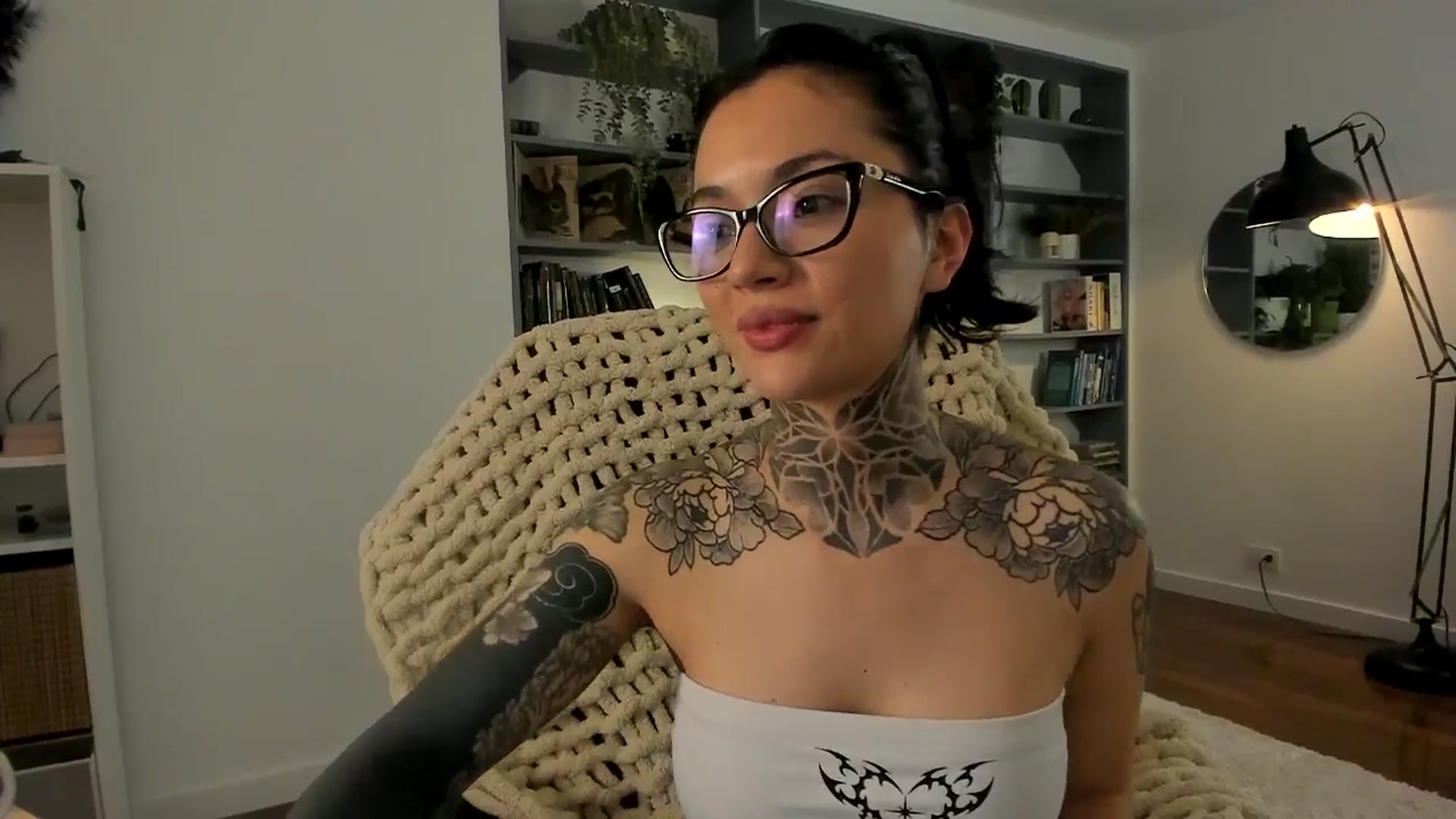 Gallery image thumbnail from Ysabeau's myfreecams stream on, 11/13/2025, 02:53 image 9 of 20