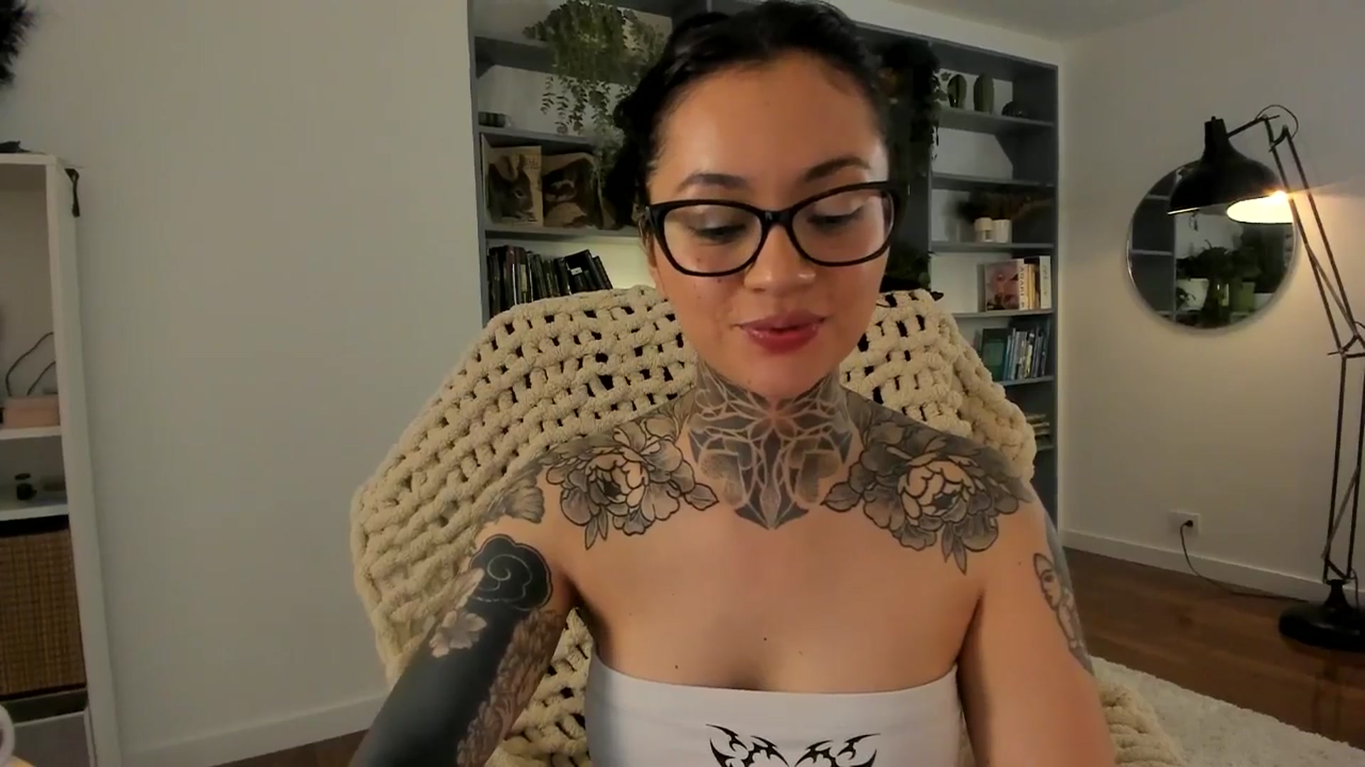 Gallery image thumbnail from Ysabeau's myfreecams stream on, 11/13/2025, 02:53 image 14 of 20