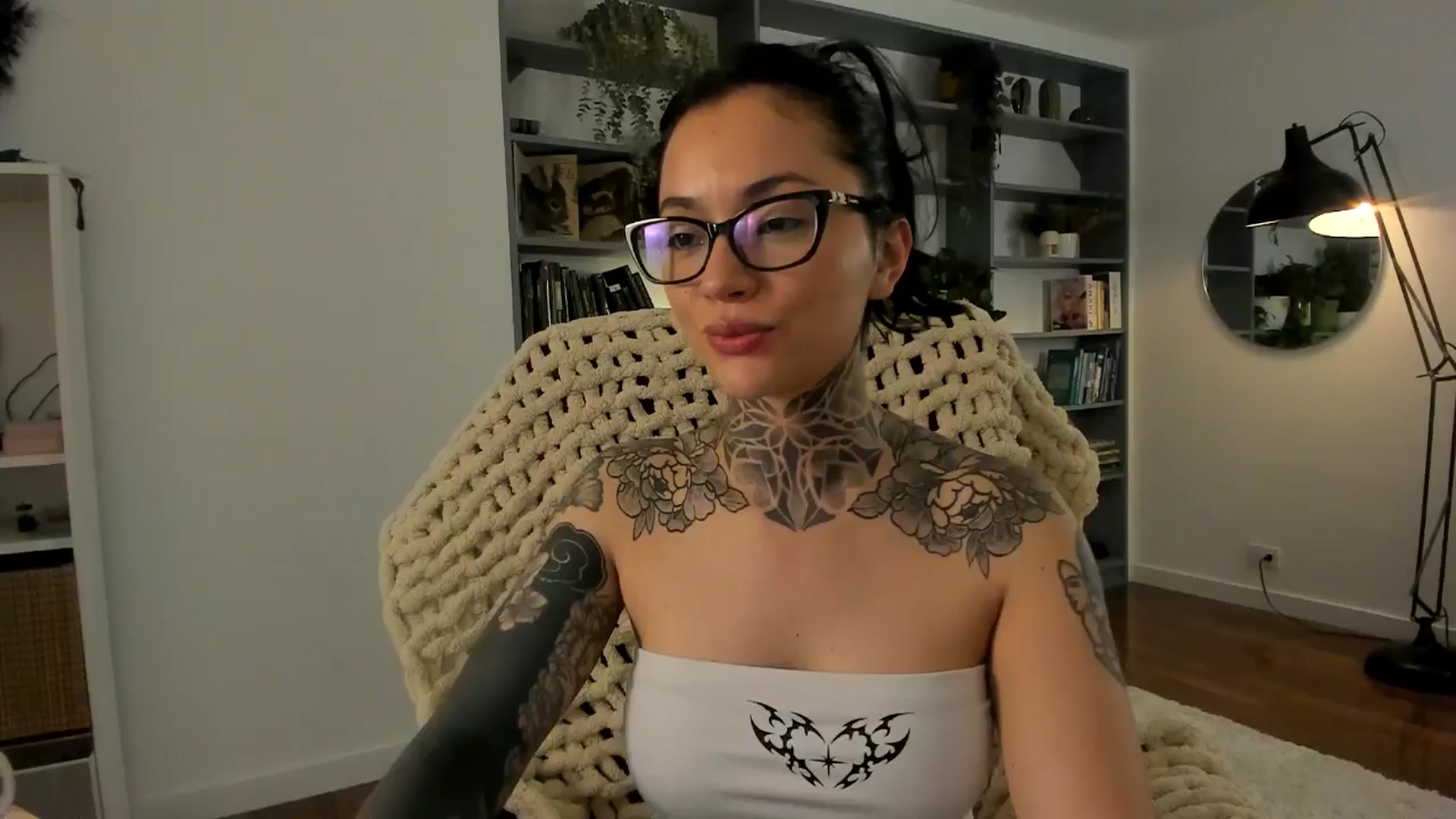 Gallery image thumbnail from Ysabeau's myfreecams stream on, 11/13/2025, 02:53 image 1 of 20