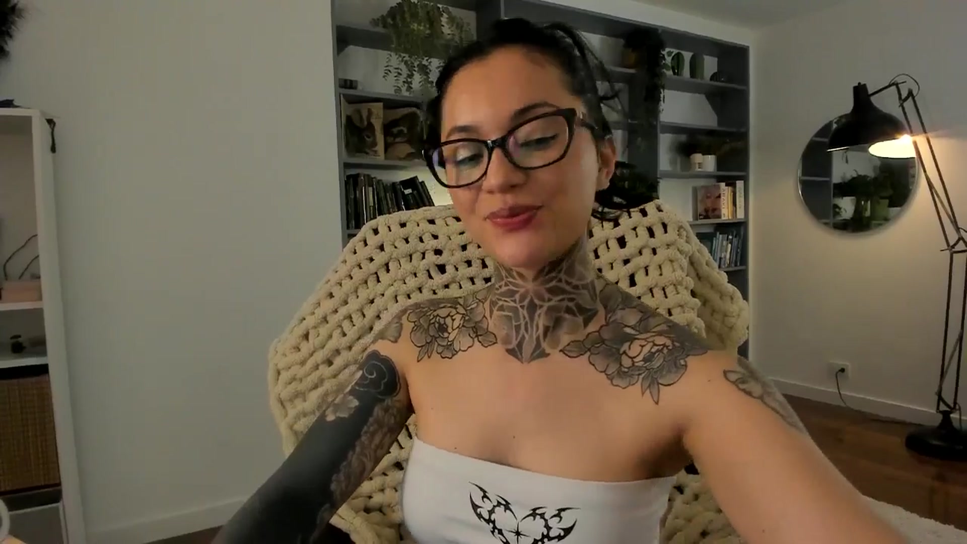 Gallery image thumbnail from Ysabeau's myfreecams stream on, 11/13/2025, 02:53 image 4 of 20