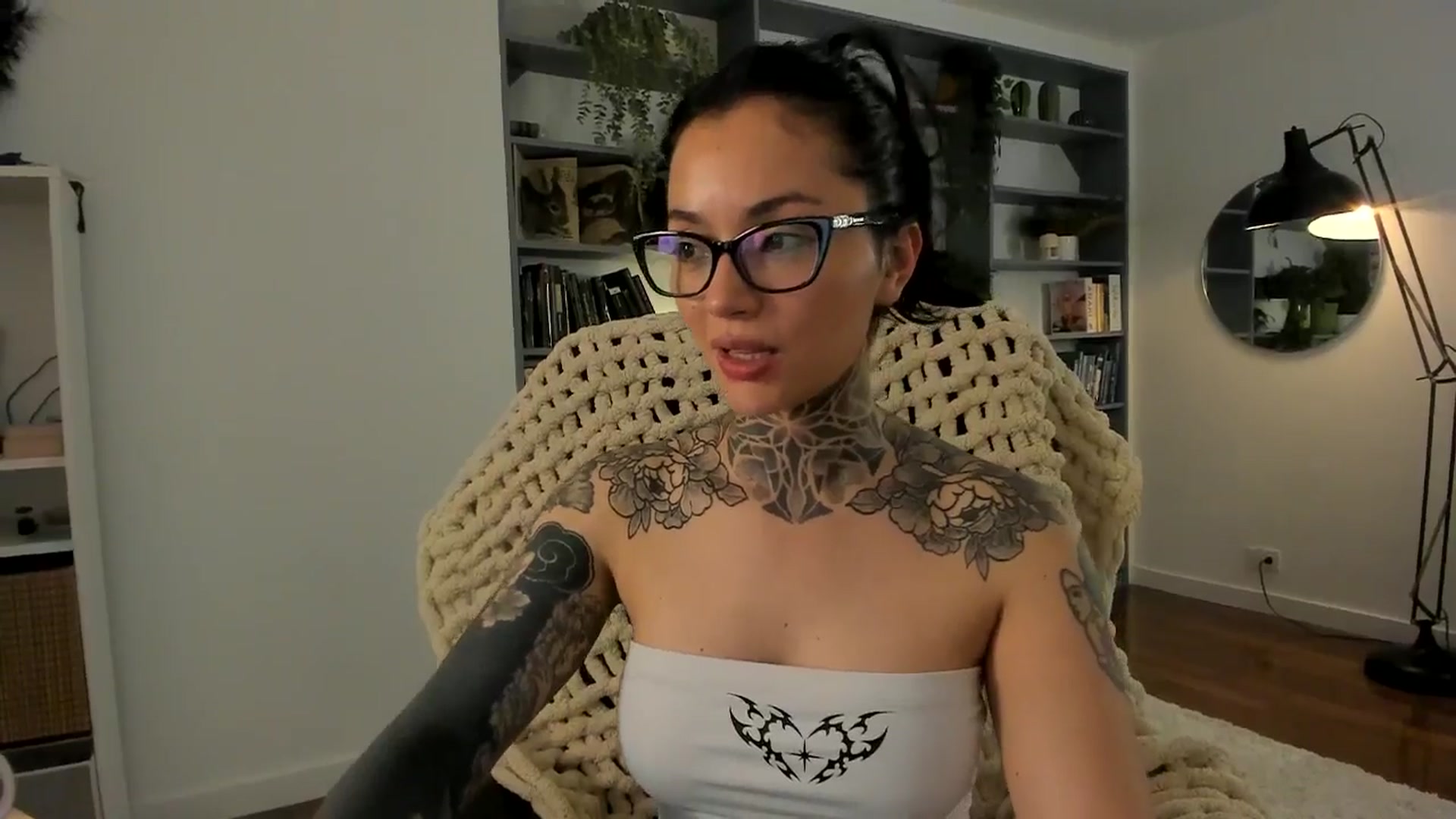 Gallery image thumbnail from Ysabeau's myfreecams stream on, 11/13/2025, 02:53 image 2 of 20