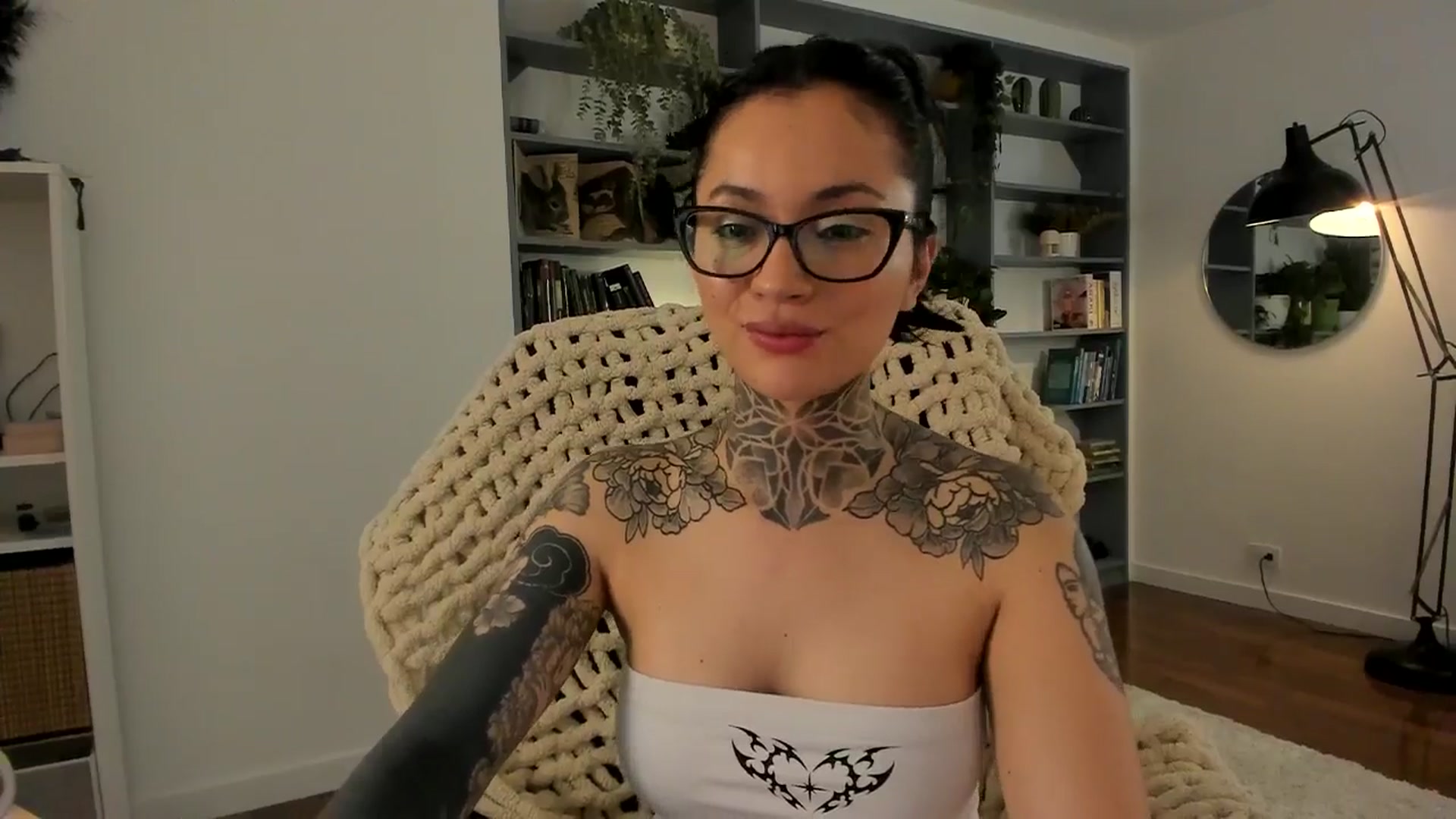 Gallery image thumbnail from Ysabeau's myfreecams stream on, 11/13/2025, 02:53 image 19 of 20
