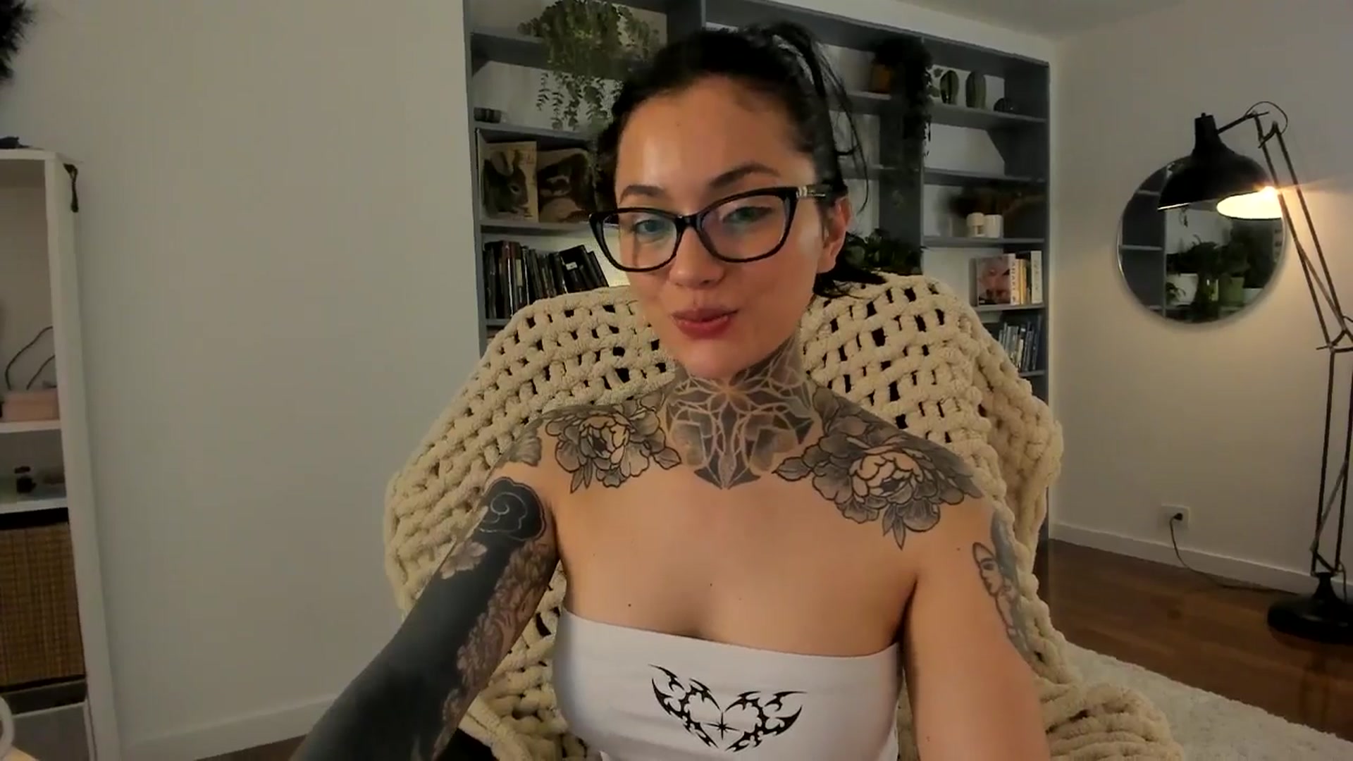 Gallery image thumbnail from Ysabeau's myfreecams stream on, 11/13/2025, 02:53 image 18 of 20