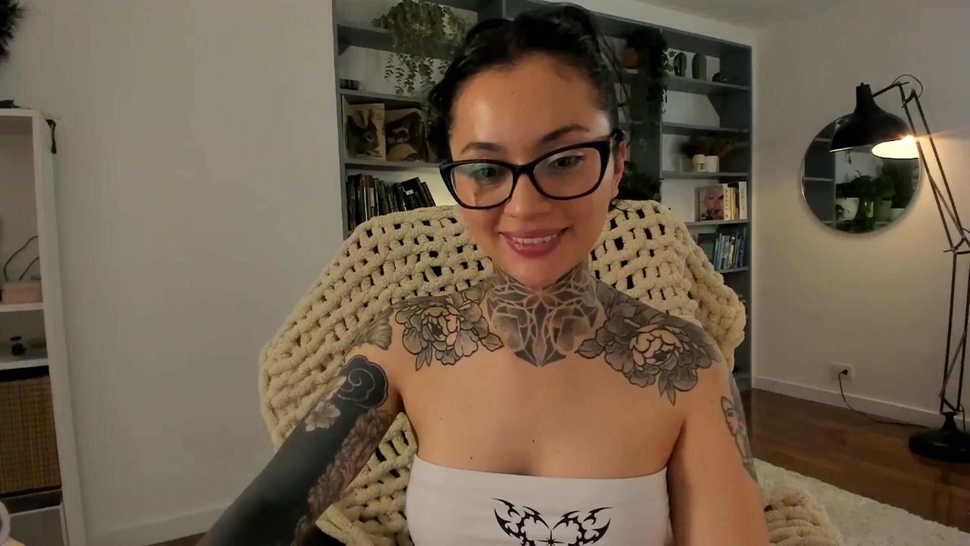 Gallery image thumbnail from Ysabeau's myfreecams stream on, 11/13/2025, 02:53 image 15 of 20