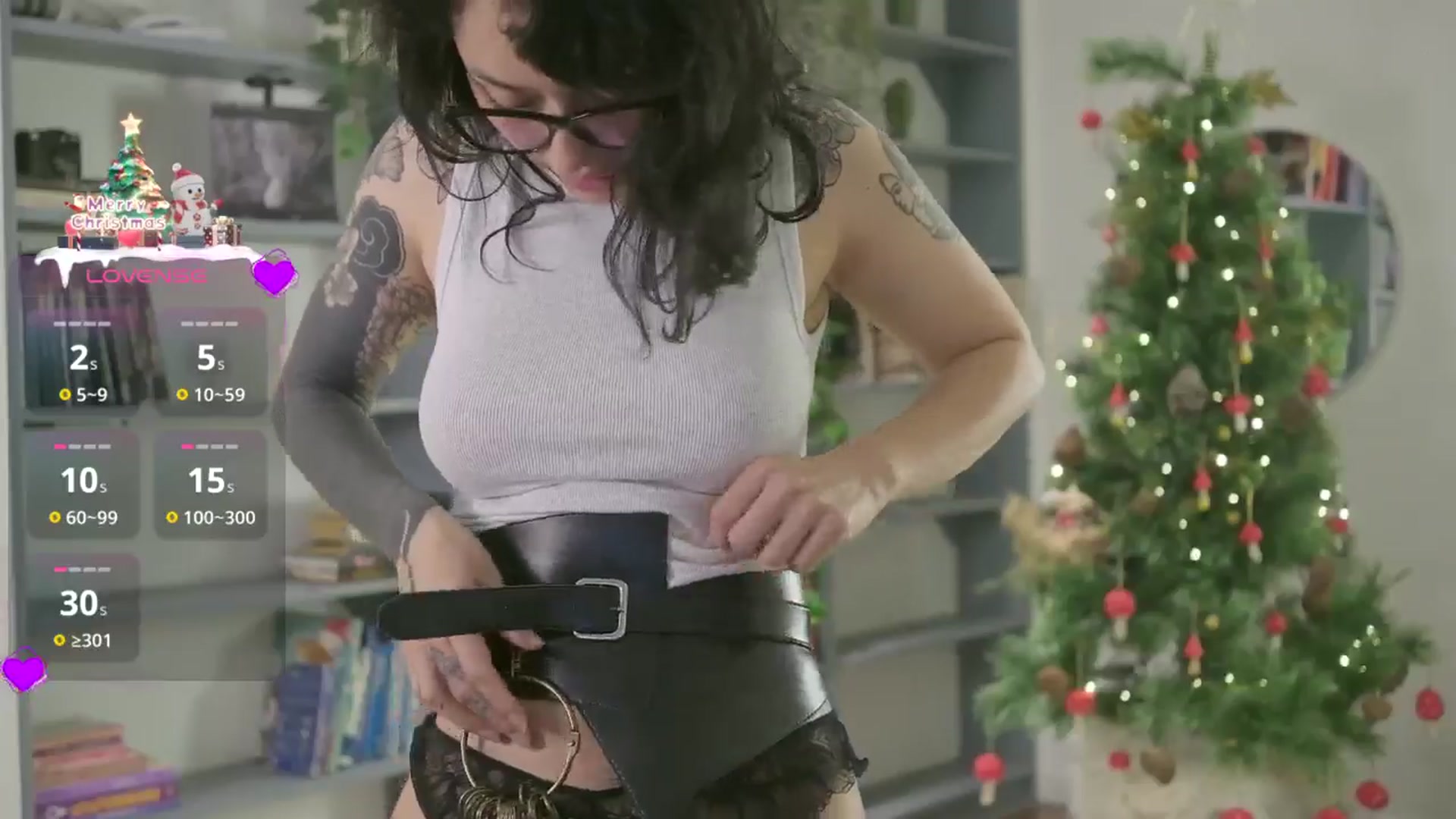 Gallery image thumbnail from Ysabeau's myfreecams stream on, 12/21/2025, 17:33 image 15 of 20