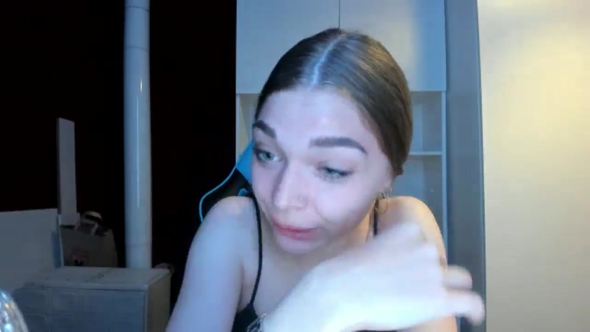 Gallery image thumbnail from Yukiia's myfreecams stream on, 04/27/2026, 22:43 image 15 of 20