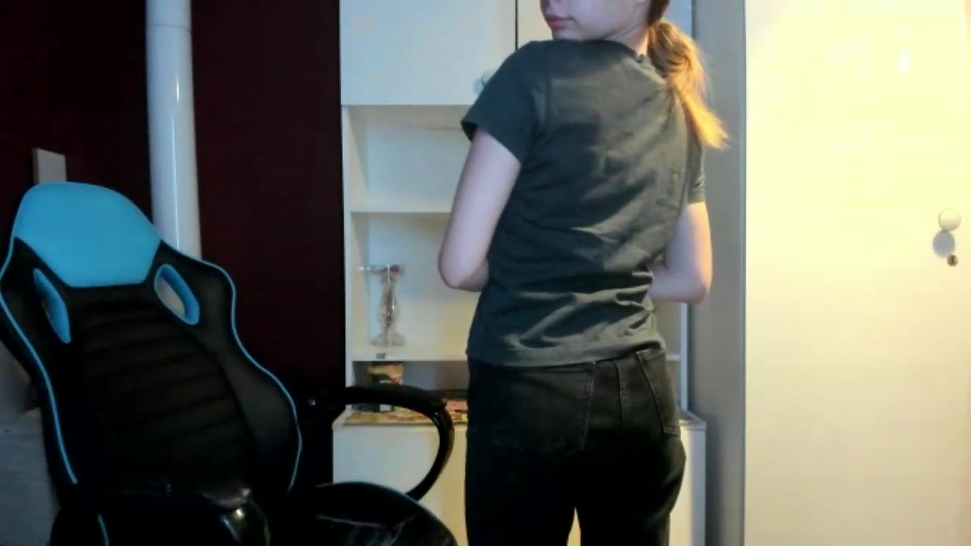 Gallery image thumbnail from Yukiia's myfreecams stream on, 06/26/2026, 24:54 image 16 of 20
