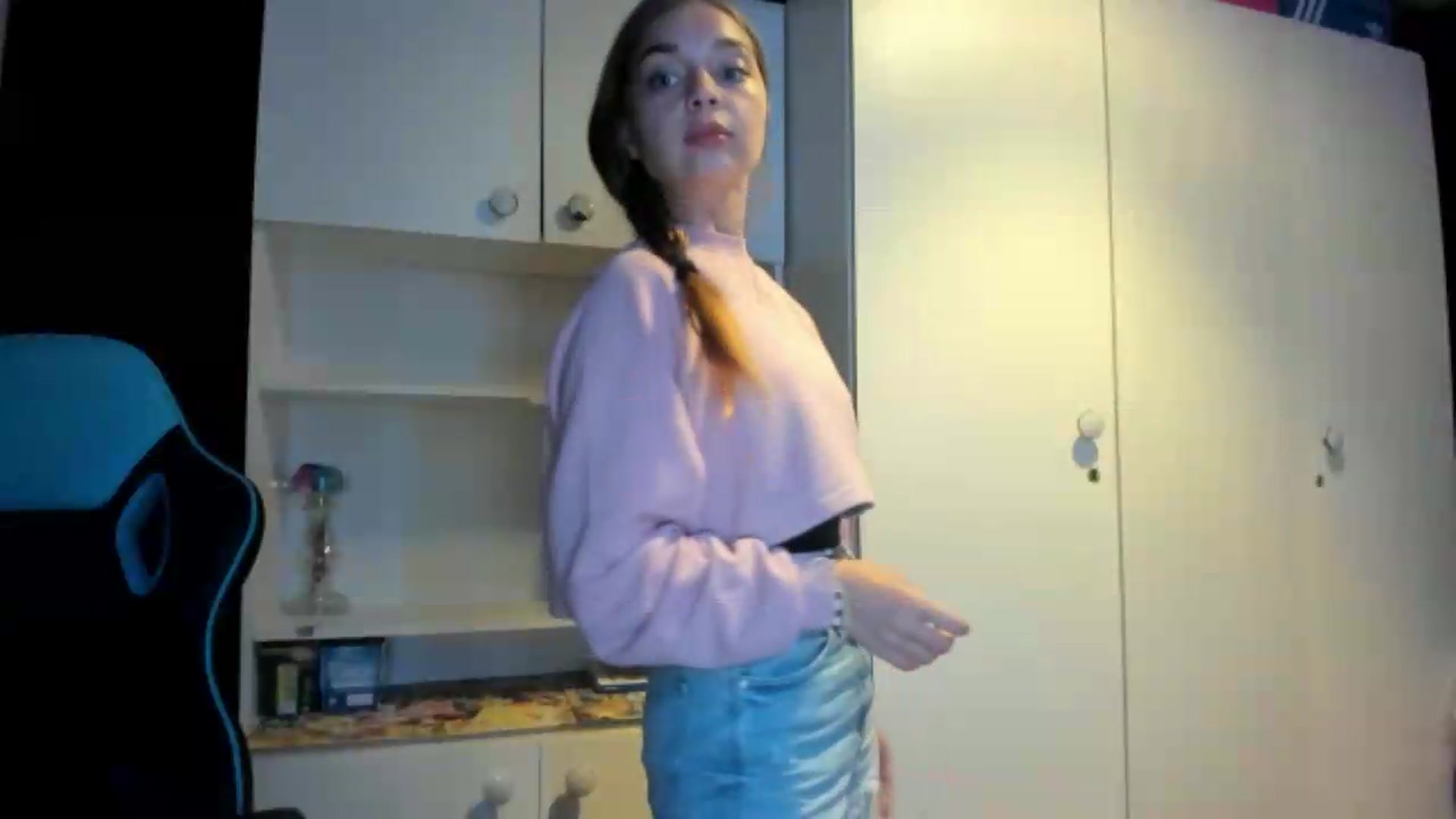 Gallery image thumbnail from Yukiia's myfreecams stream on, 08/16/2026, 19:16 image 17 of 20