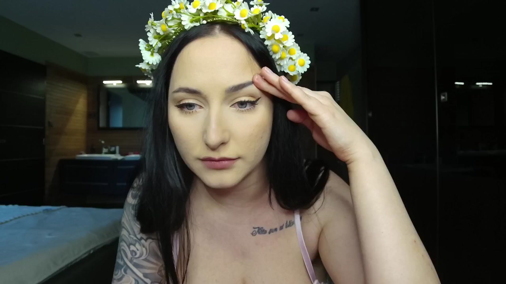 Gallery image thumbnail from Yulia's myfreecams stream on, 04/26/2026, 15:13 image 18 of 20