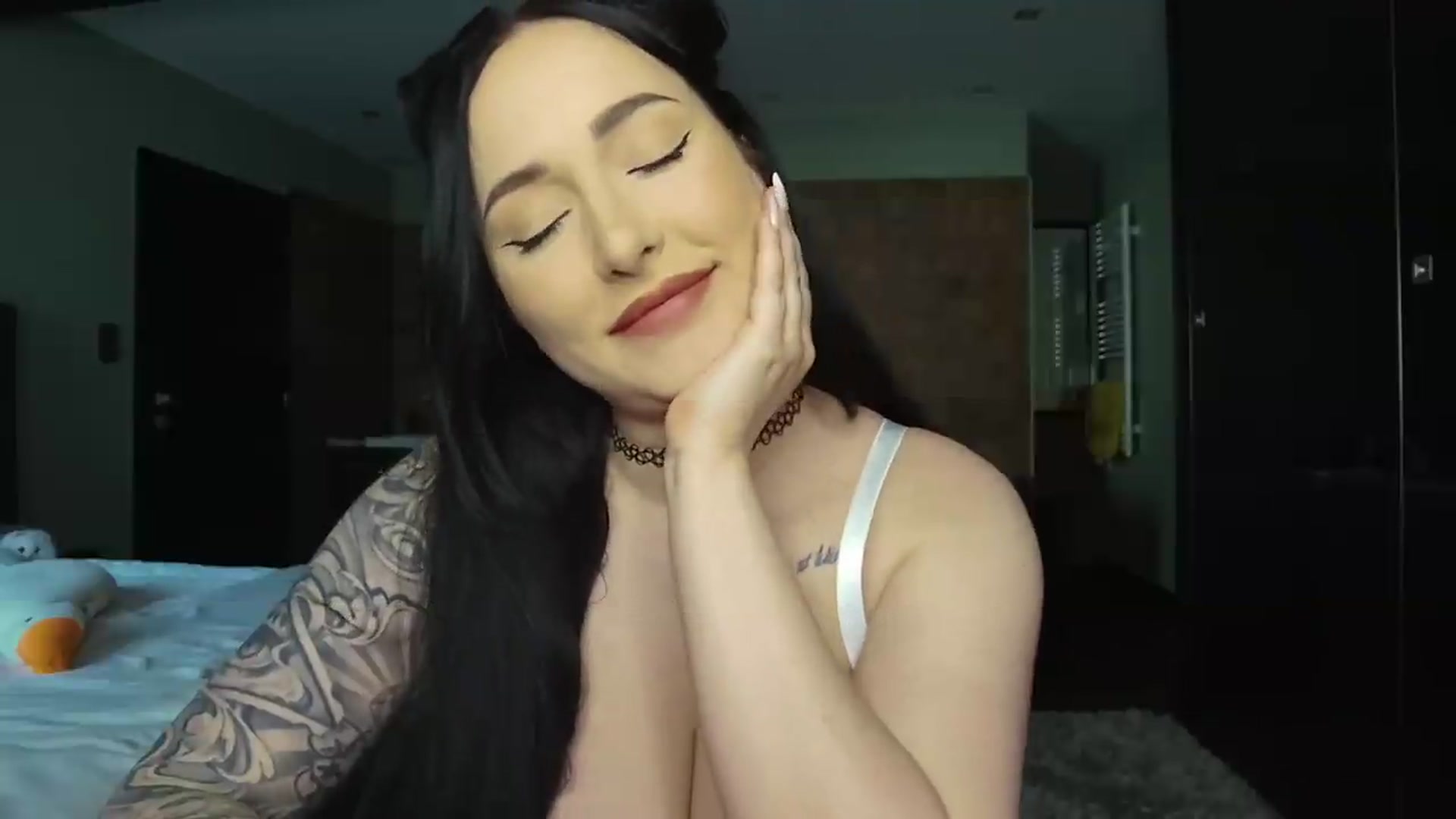 Gallery image thumbnail from Yulia's myfreecams stream on, 05/06/2026, 13:01 image 20 of 20