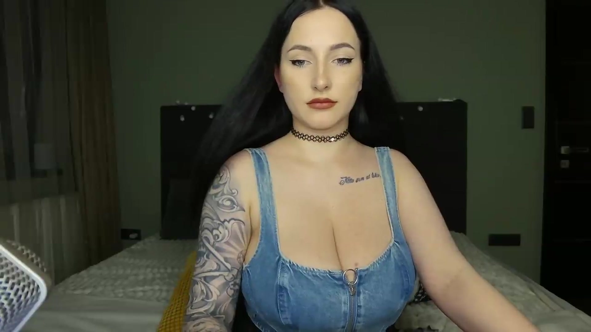 Gallery image thumbnail from Yulia's myfreecams stream on, 09/02/2026, 19:00 image 9 of 20