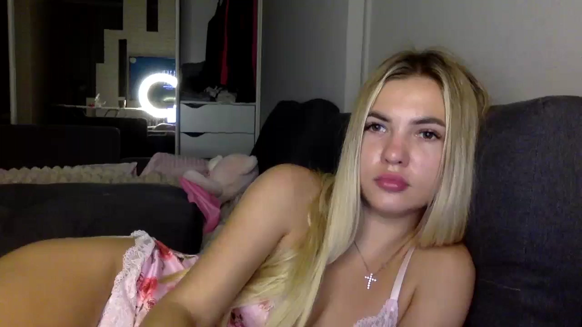 Gallery image thumbnail from YuliaKitty's myfreecams stream on, 07/29/2024, 24:06 image 17 of 20
