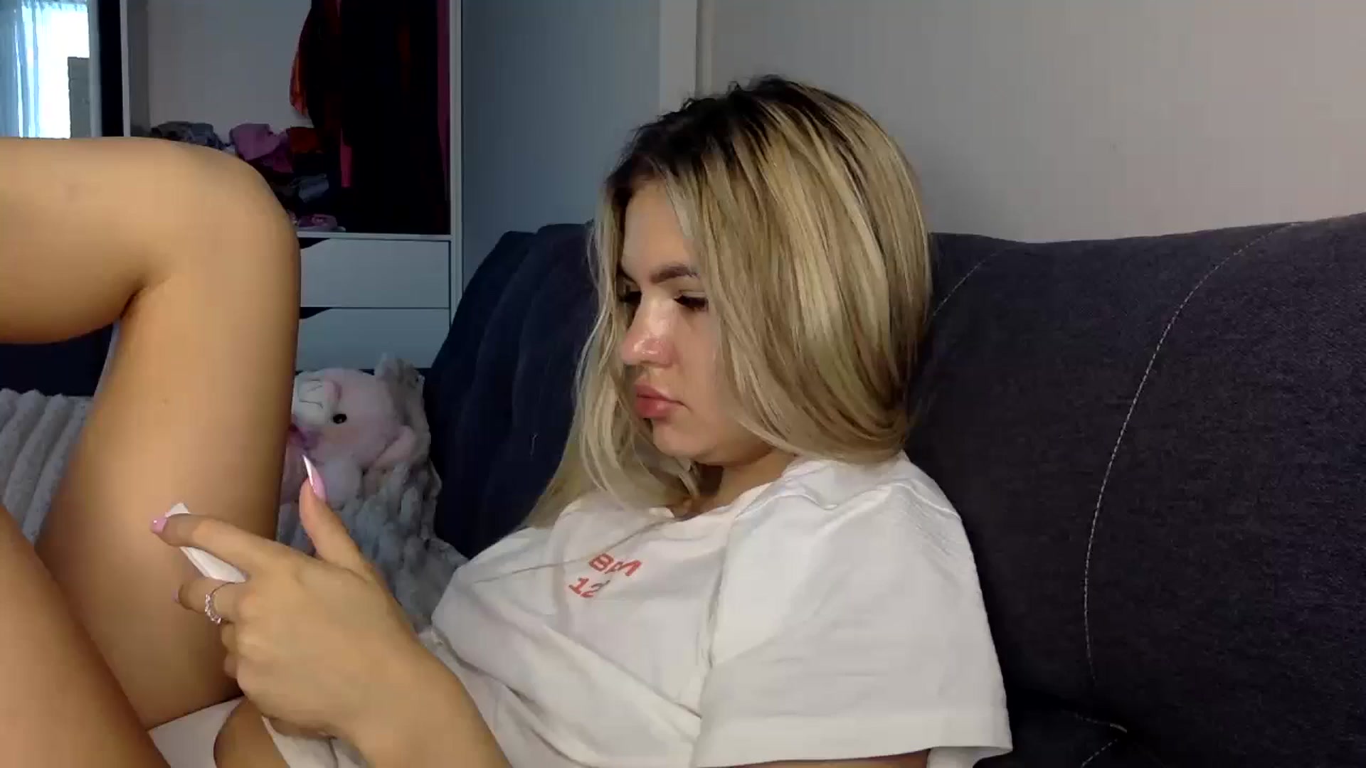 Gallery image thumbnail from YuliaKitty's myfreecams stream on, 08/12/2024, 07:37 image 14 of 20
