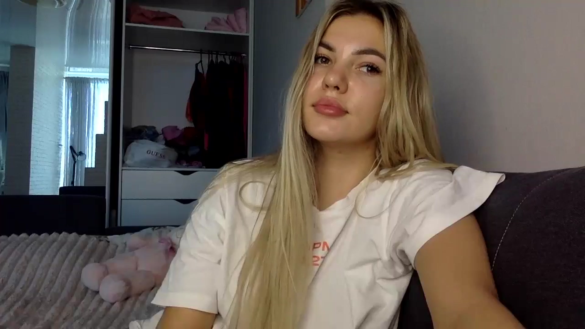 Gallery image thumbnail from YuliaKitty's myfreecams stream on, 08/12/2024, 07:37 image 10 of 20