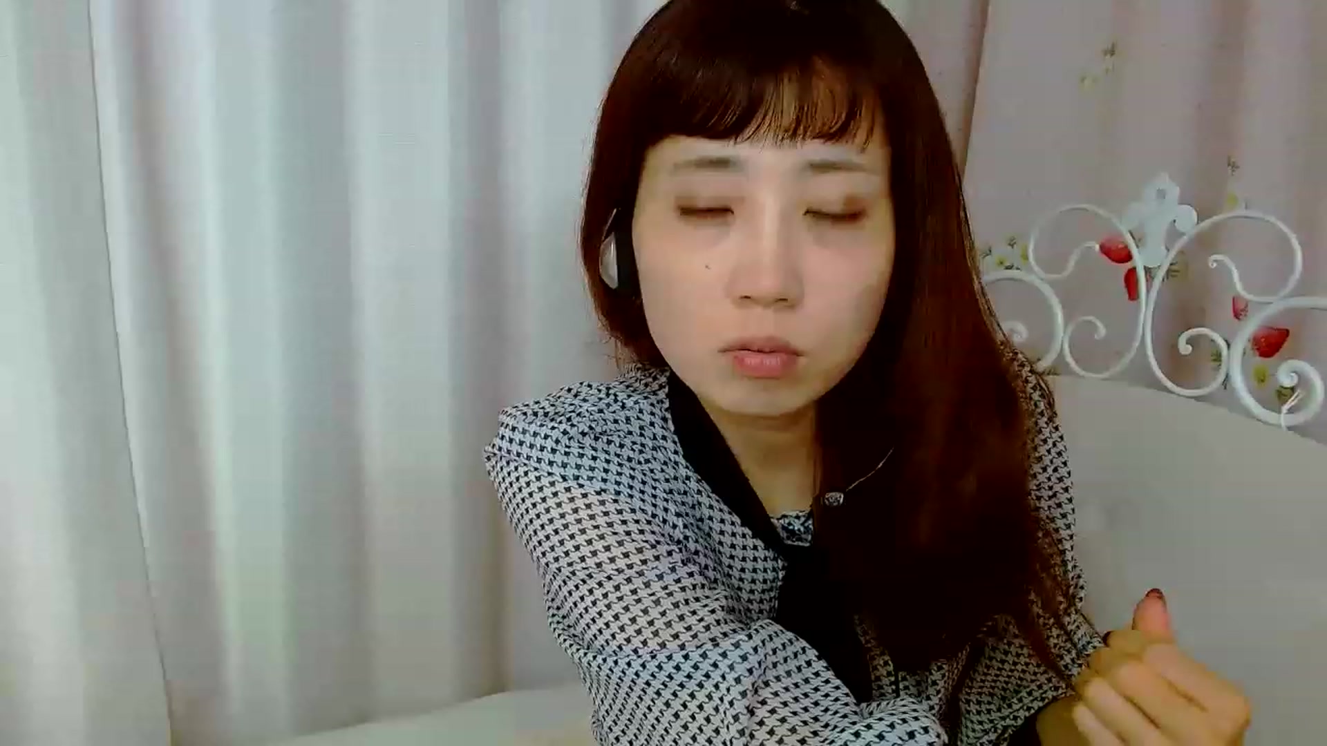Gallery image thumbnail from Yumekooooo's myfreecams stream on, 06/25/2023, 21:57 image 15 of 20