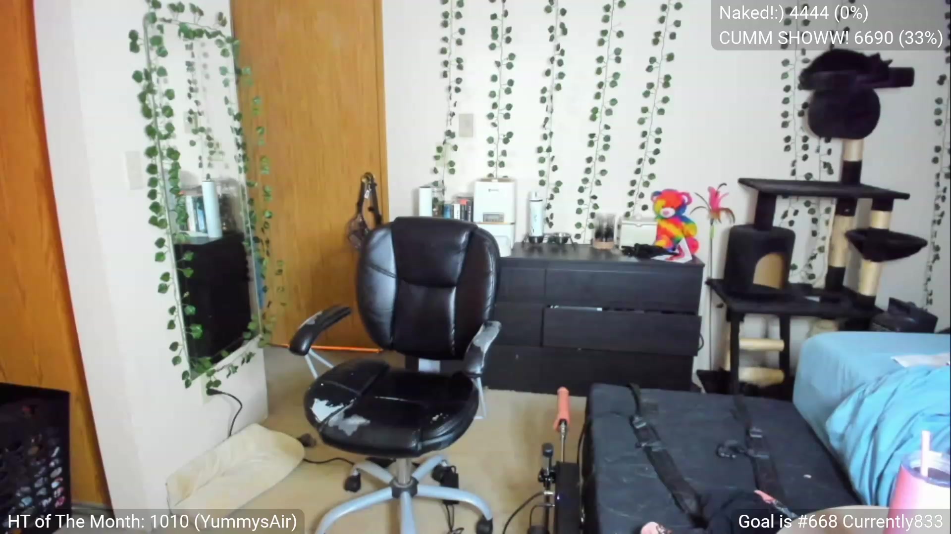 Gallery image thumbnail from YummyDuchass's myfreecams stream on, 04/06/2023, 05:51 image 4 of 20
