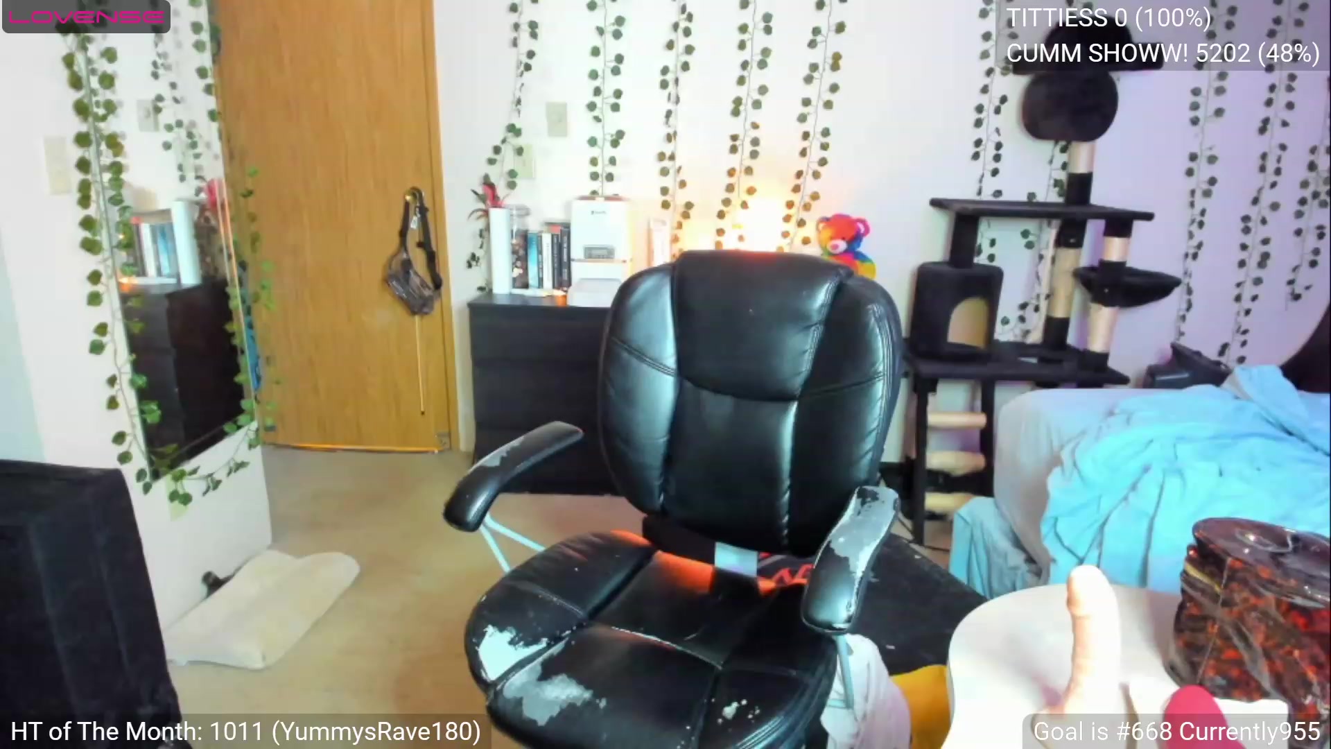 Gallery image thumbnail from YummyDuchass's myfreecams stream on, 04/13/2023, 07:29 image 9 of 20