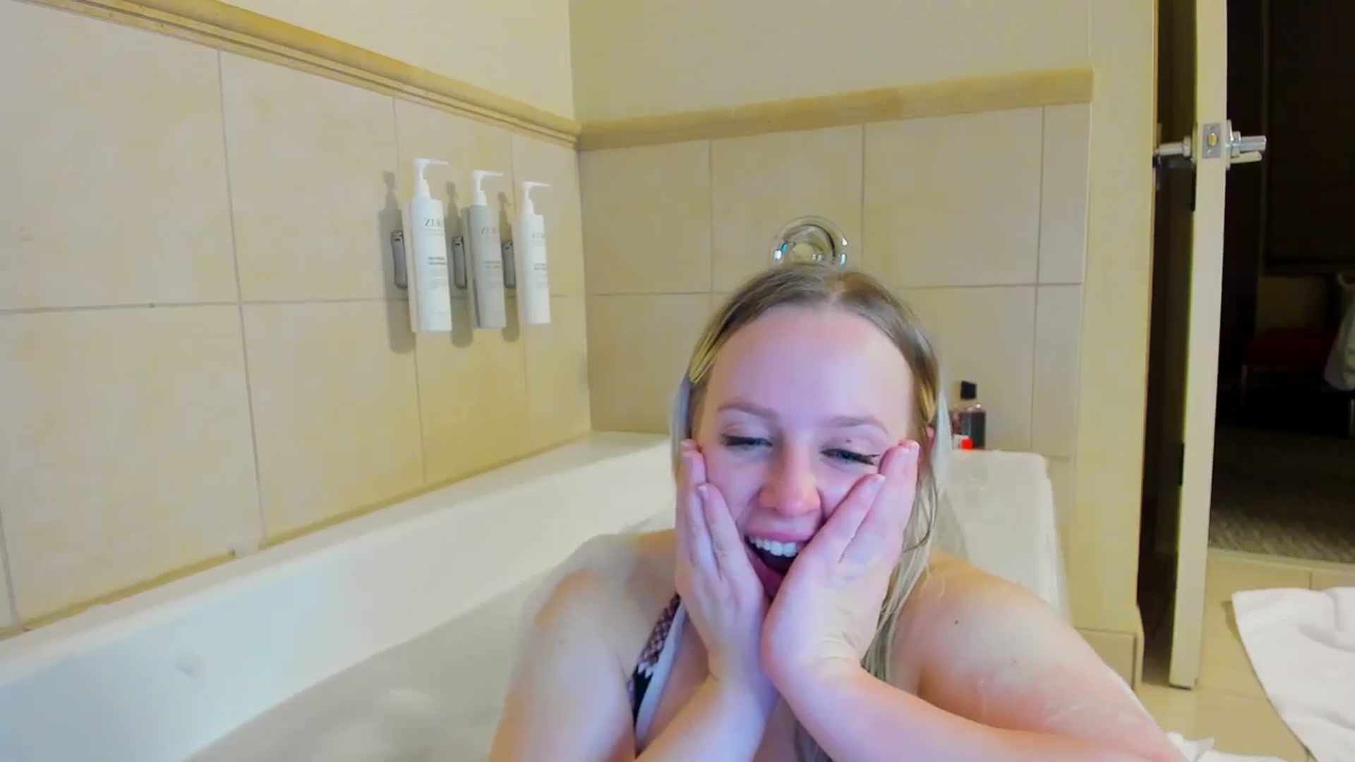 Gallery image thumbnail from YummyDuchass's myfreecams stream on, 02/11/2024, 09:55 image 14 of 20