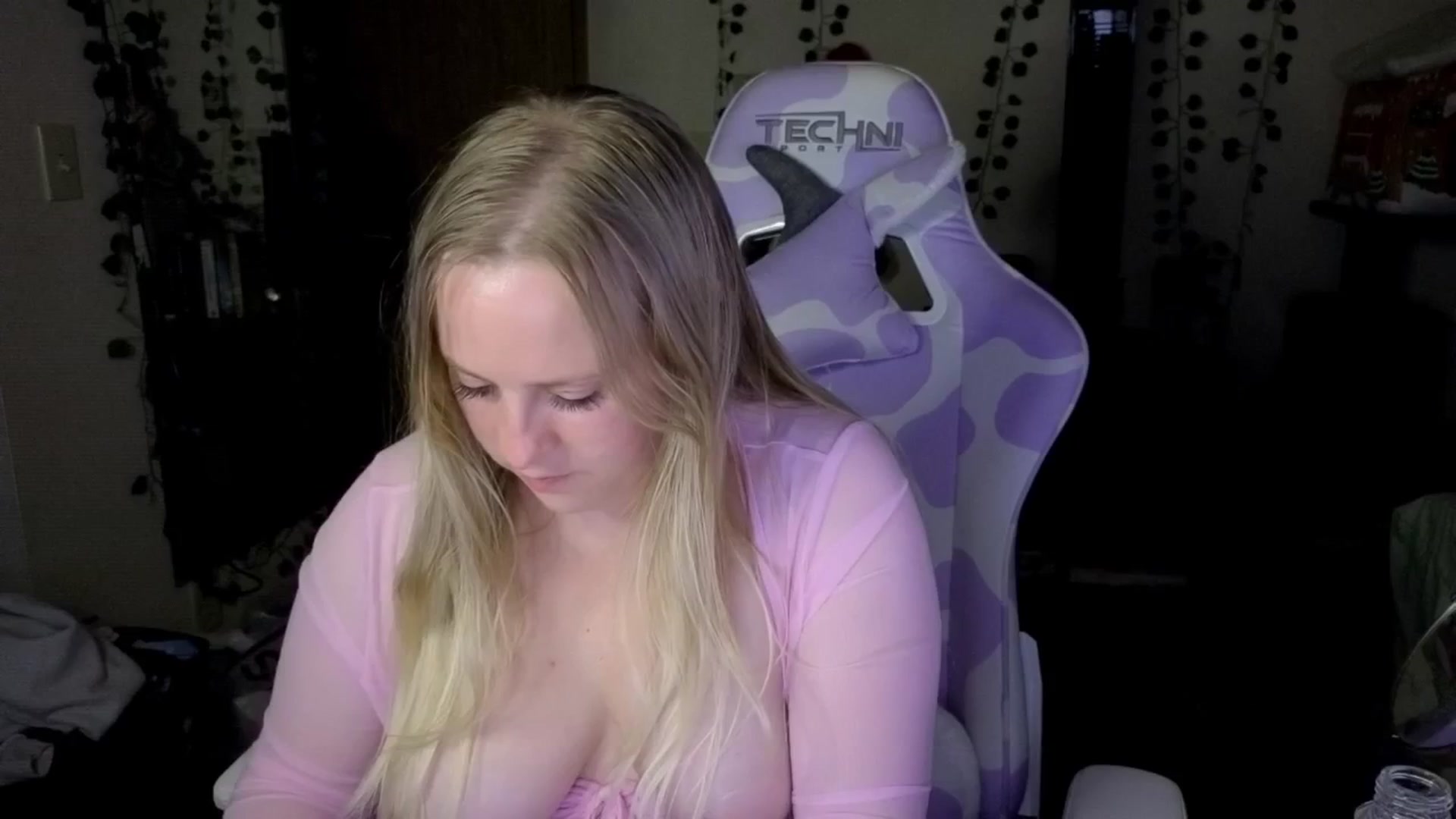 Gallery image thumbnail from YummyDuchass's myfreecams stream on, 08/25/2025, 08:08 image 19 of 20