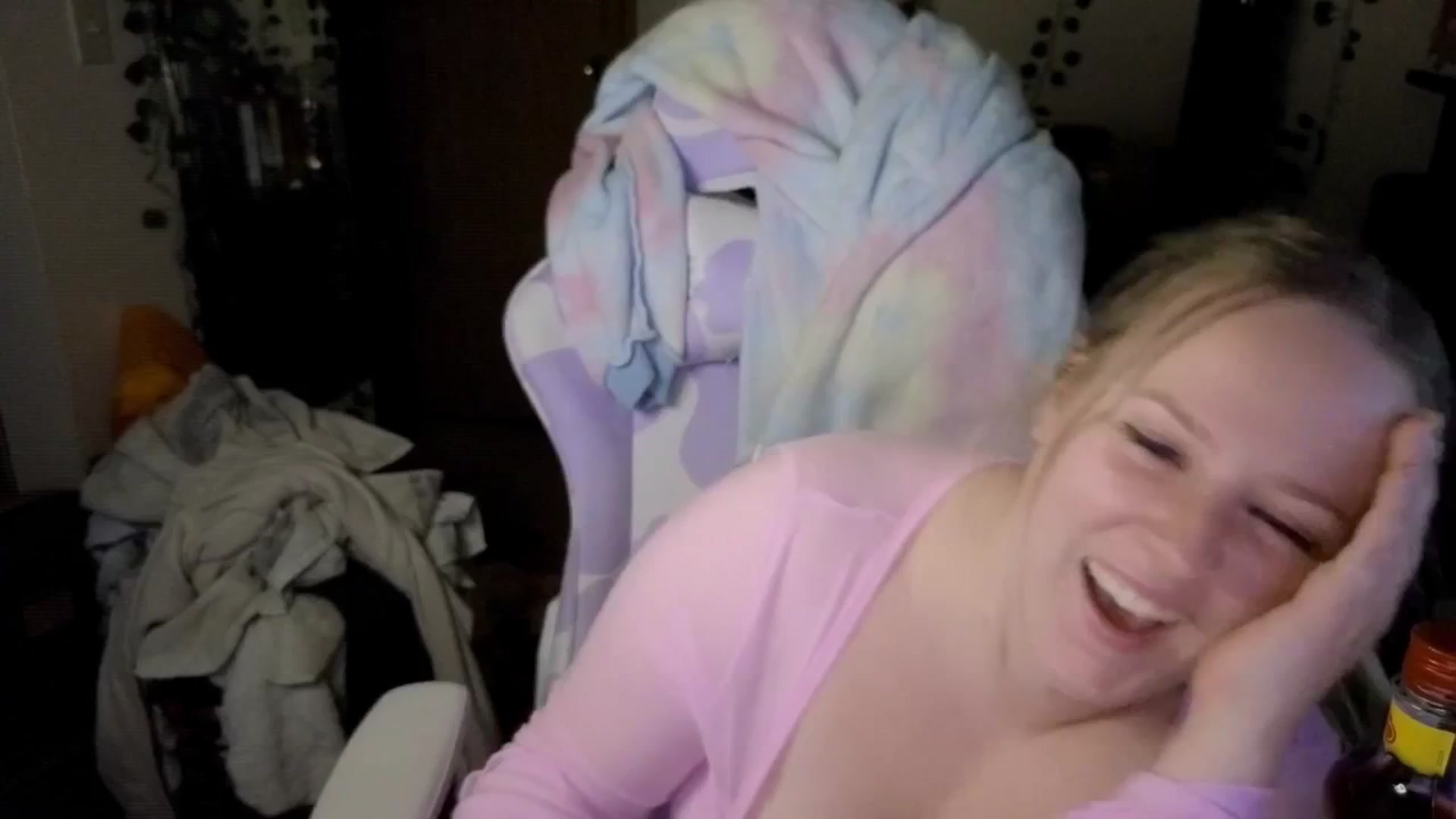 Gallery image thumbnail from YummyDuchass's myfreecams stream on, 09/05/2025, 07:15 image 11 of 20
