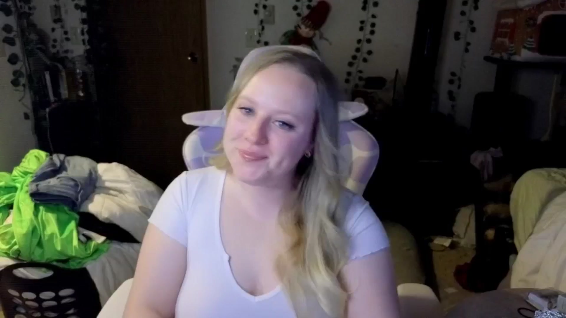 Gallery image thumbnail from YummyDuchass's myfreecams stream on, 11/08/2025, 10:49 image 5 of 20