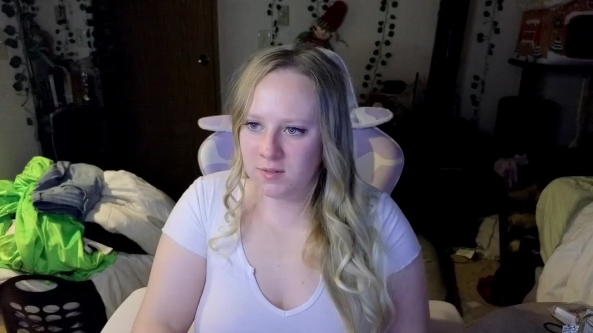 Gallery image thumbnail from YummyDuchass's myfreecams stream on, 11/08/2025, 10:49 image 3 of 20