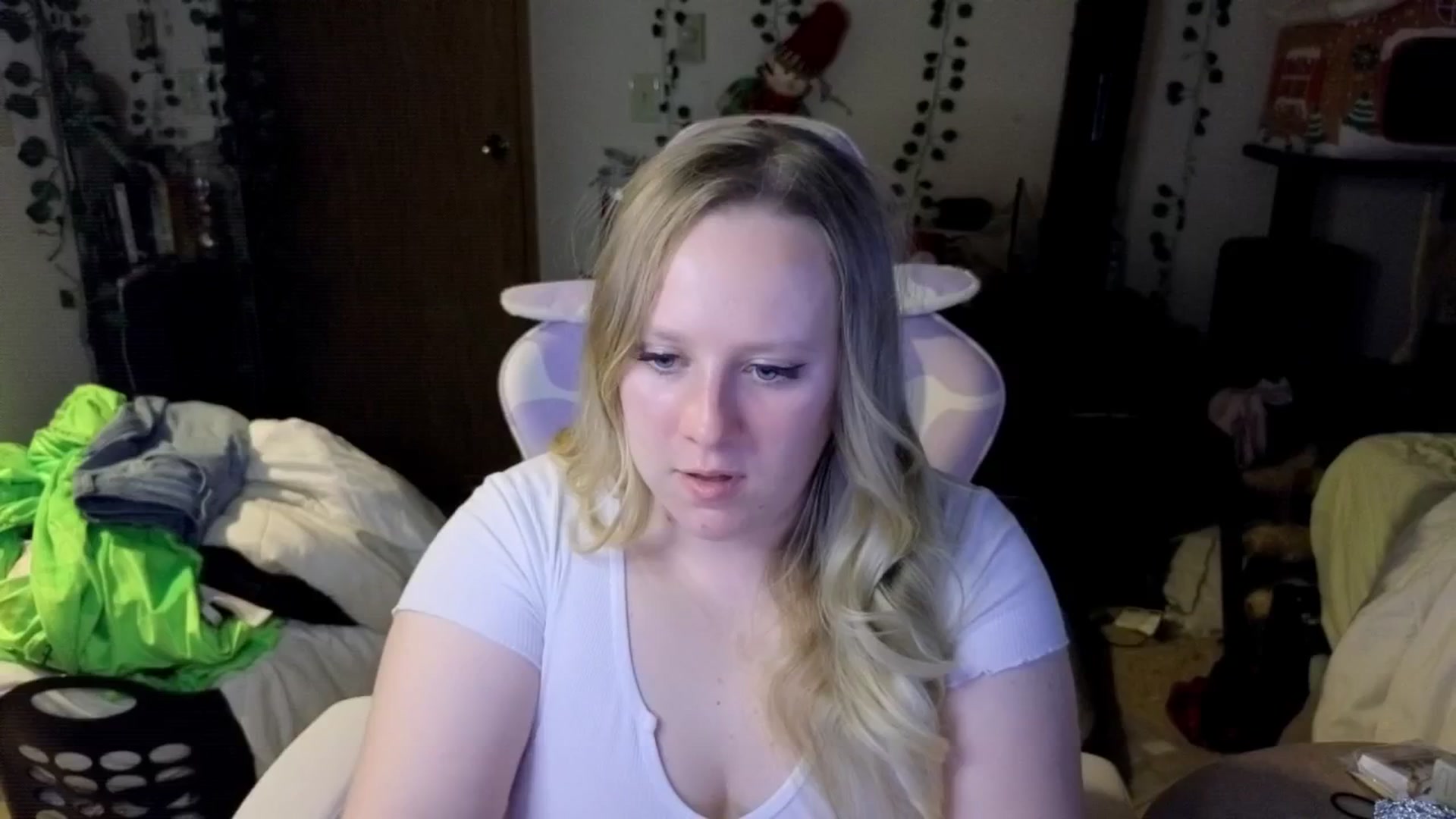 Gallery image thumbnail from YummyDuchass's myfreecams stream on, 11/08/2025, 10:49 image 6 of 20