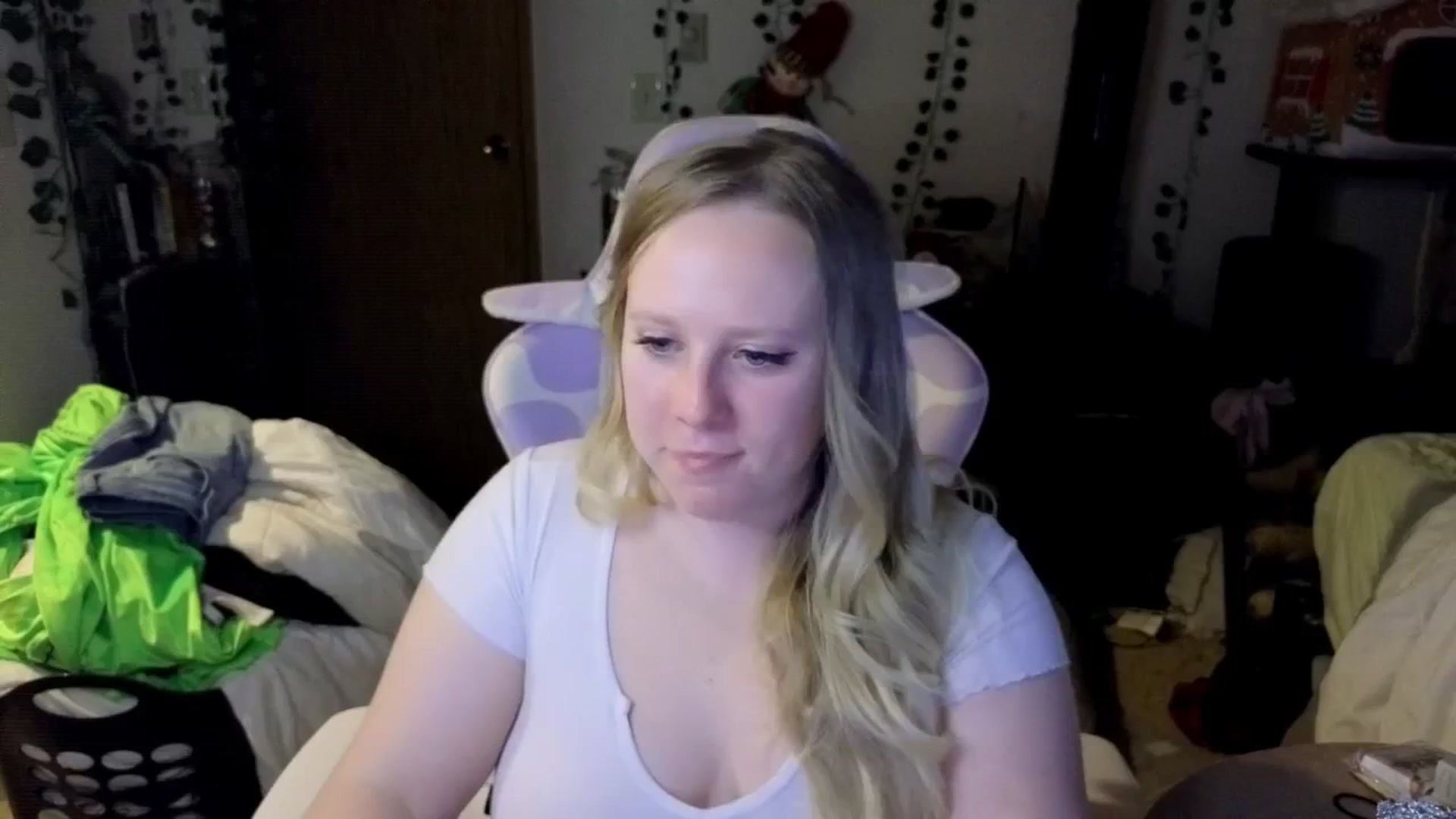 Gallery image thumbnail from YummyDuchass's myfreecams stream on, 11/08/2025, 10:49 image 12 of 20