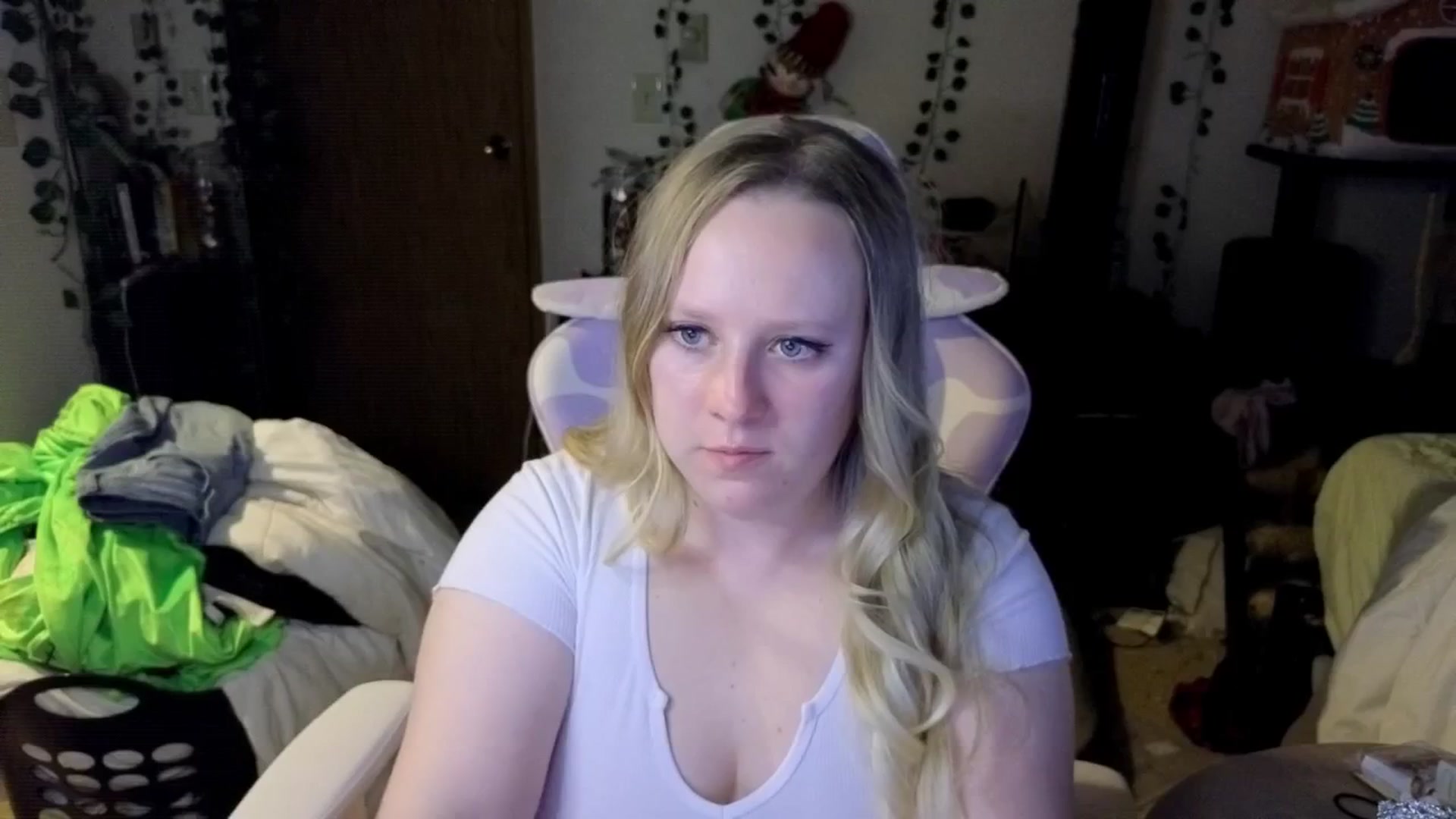 Gallery image thumbnail from YummyDuchass's myfreecams stream on, 11/08/2025, 10:49 image 7 of 20