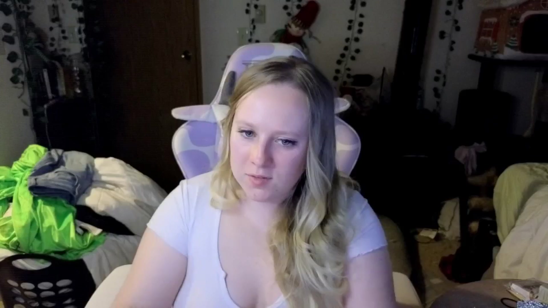 Gallery image thumbnail from YummyDuchass's myfreecams stream on, 11/08/2025, 10:49 image 14 of 20