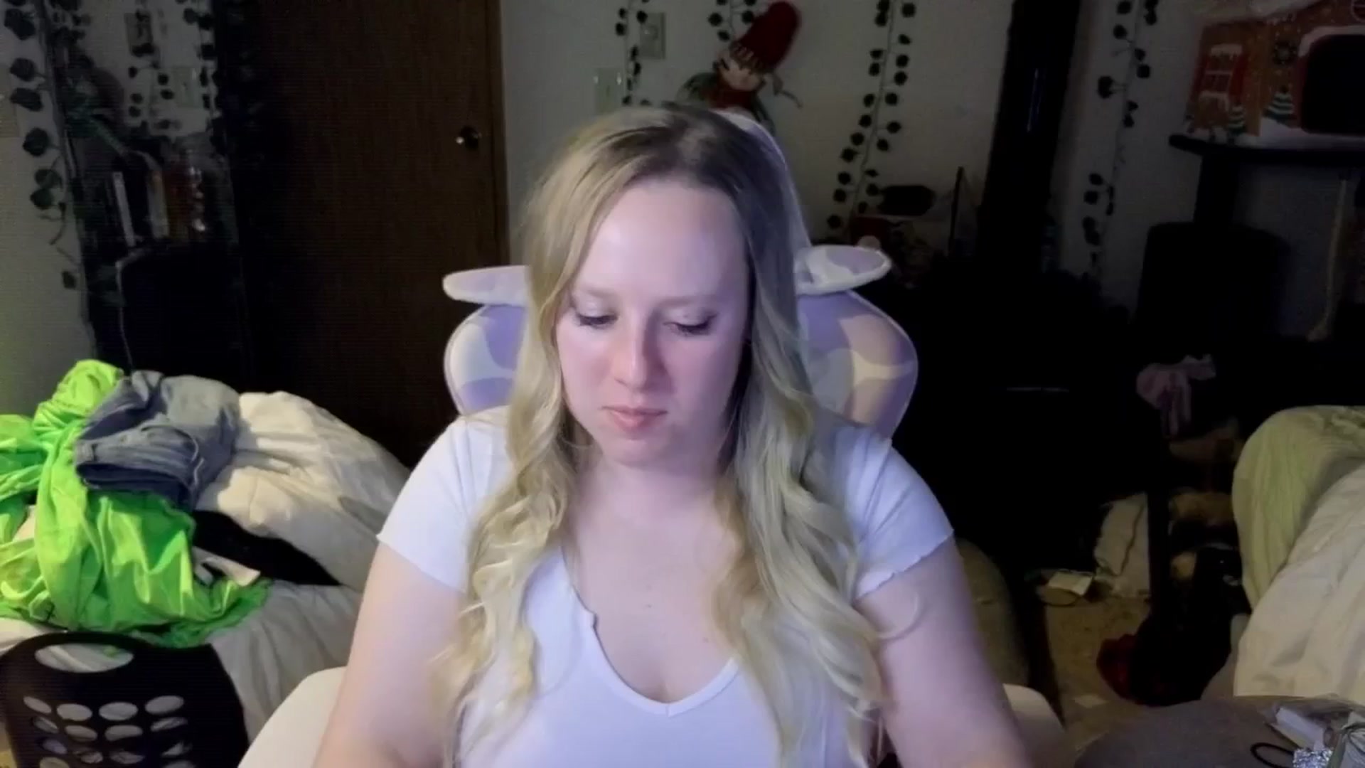 Gallery image thumbnail from YummyDuchass's myfreecams stream on, 11/08/2025, 10:49 image 4 of 20
