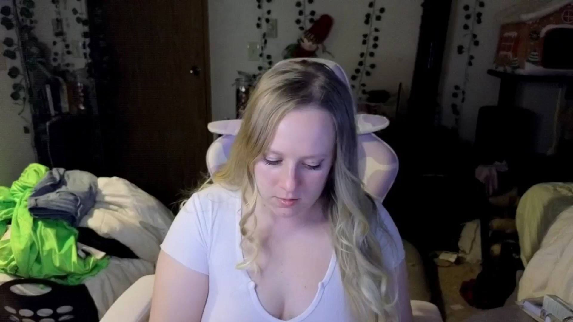 Gallery image thumbnail from YummyDuchass's myfreecams stream on, 11/08/2025, 10:49 image 1 of 20