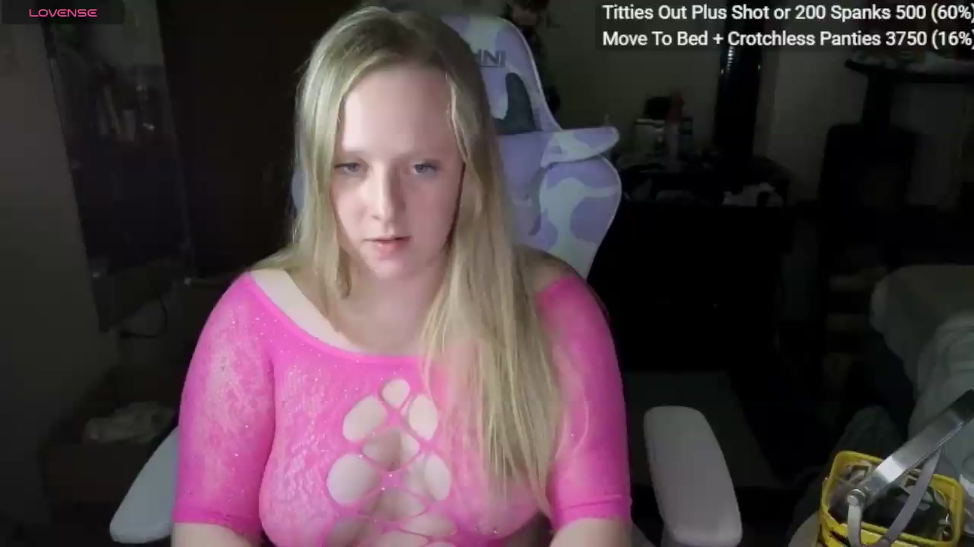 Gallery image thumbnail from YummyDuchass's myfreecams stream on, 07/27/2026, 04:33 image 6 of 20