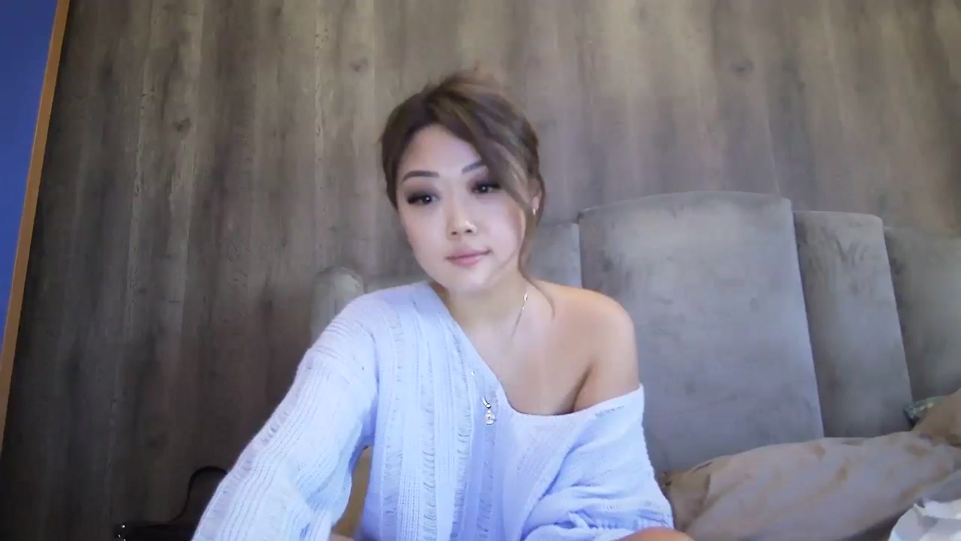 Gallery image thumbnail from Yummy_Mia's myfreecams stream on, 12/23/2023, 10:57 image 14 of 20
