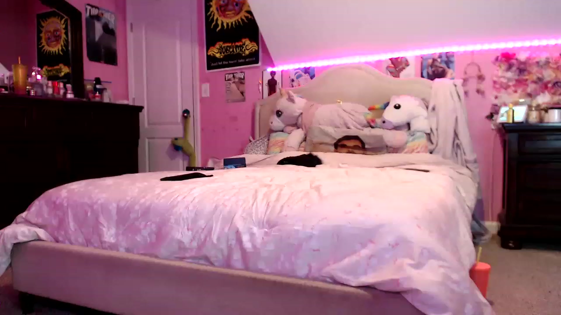 Gallery image thumbnail from YungbabyKush's myfreecams stream on, 01/17/2023, 02:23 image 10 of 20