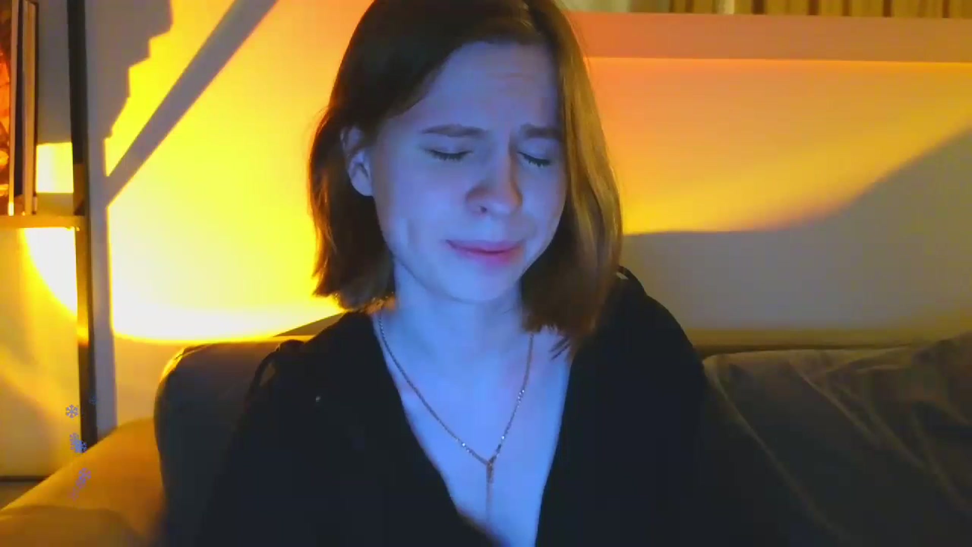 Gallery image thumbnail from Yuri_BDay's myfreecams stream on, 01/25/2024, 05:05 image 5 of 20