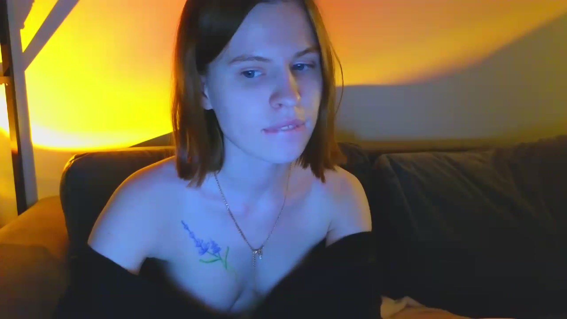 Gallery image thumbnail from Yuri_BDay's myfreecams stream on, 01/25/2024, 07:11 image 6 of 20