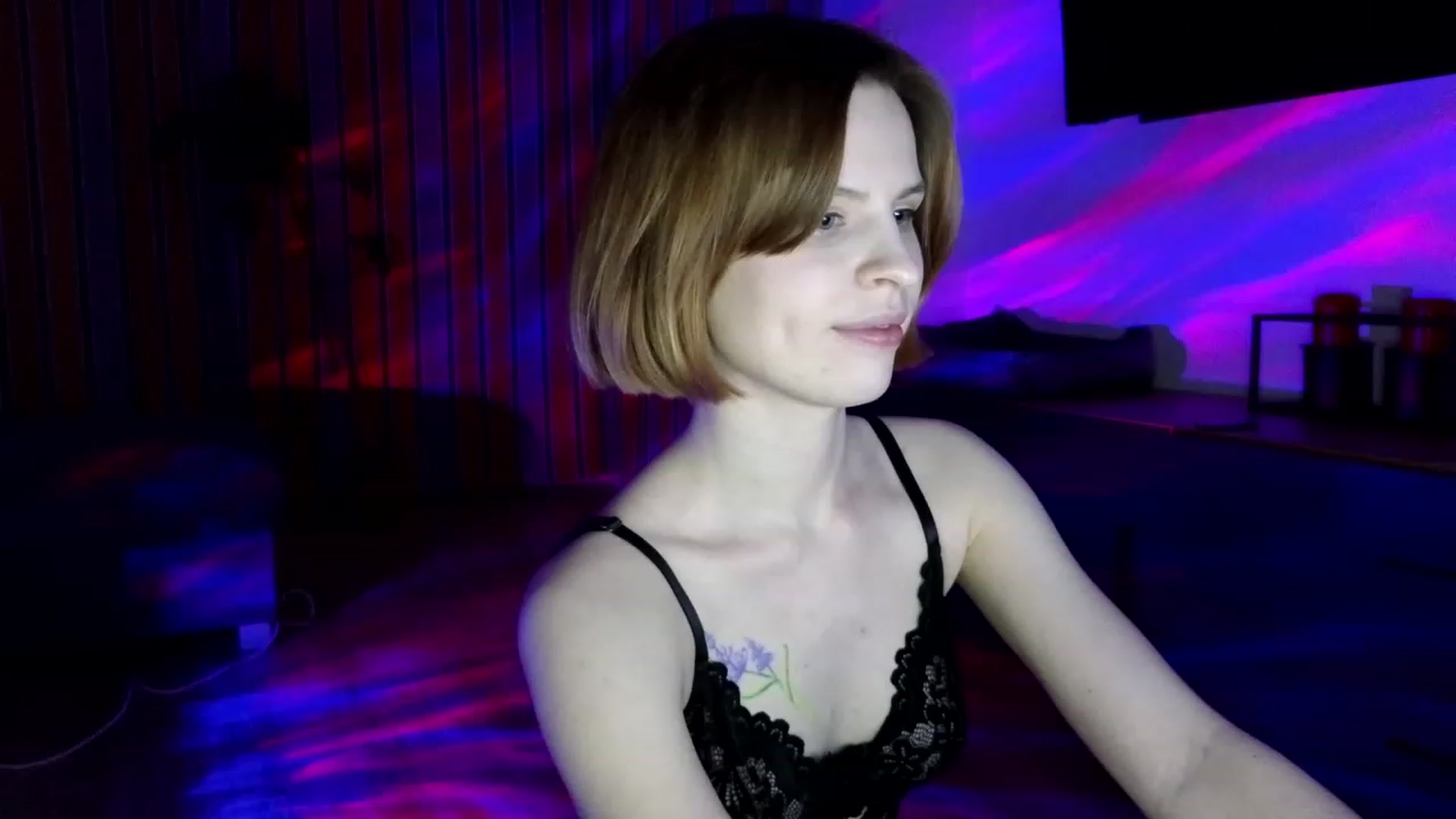 Gallery image thumbnail from Yuri_elfie's myfreecams stream on, 04/19/2023, 01:47 image 11 of 20