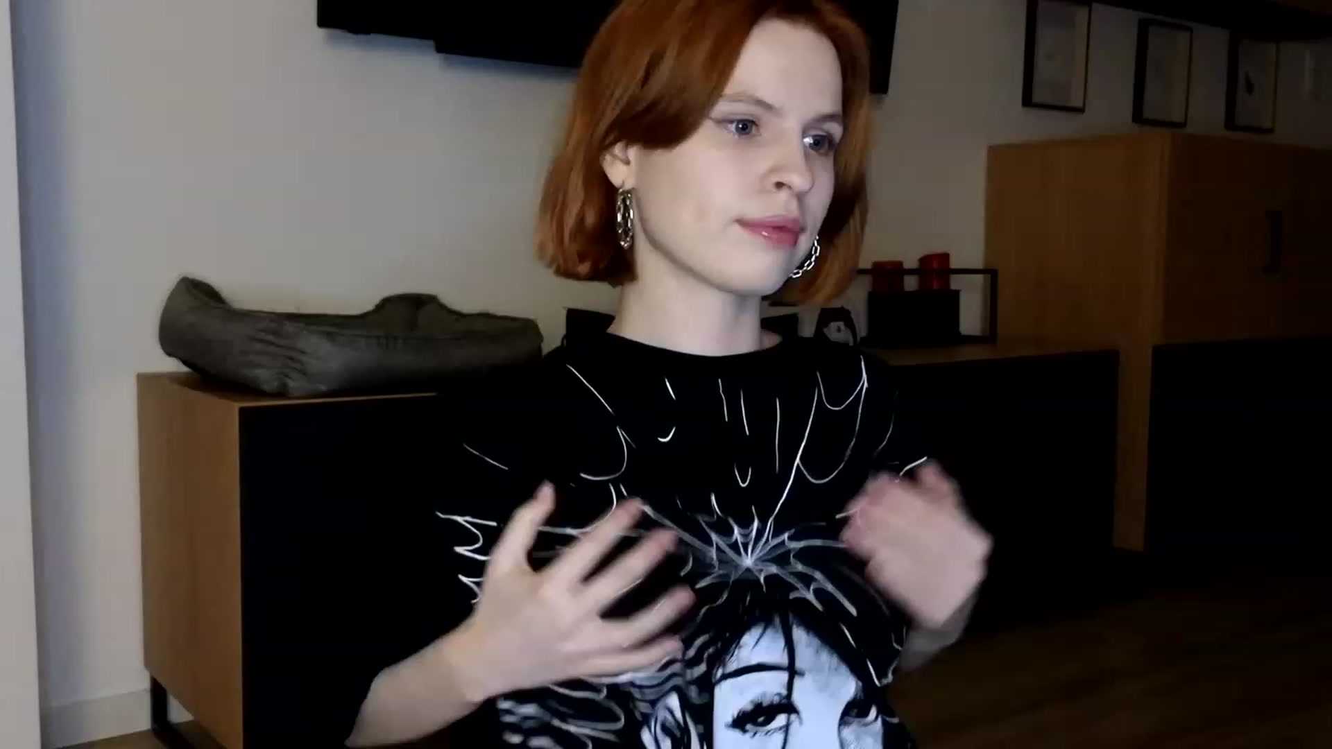 Gallery image thumbnail from Yuri_elfie's myfreecams stream on, 05/23/2023, 01:48 image 15 of 20