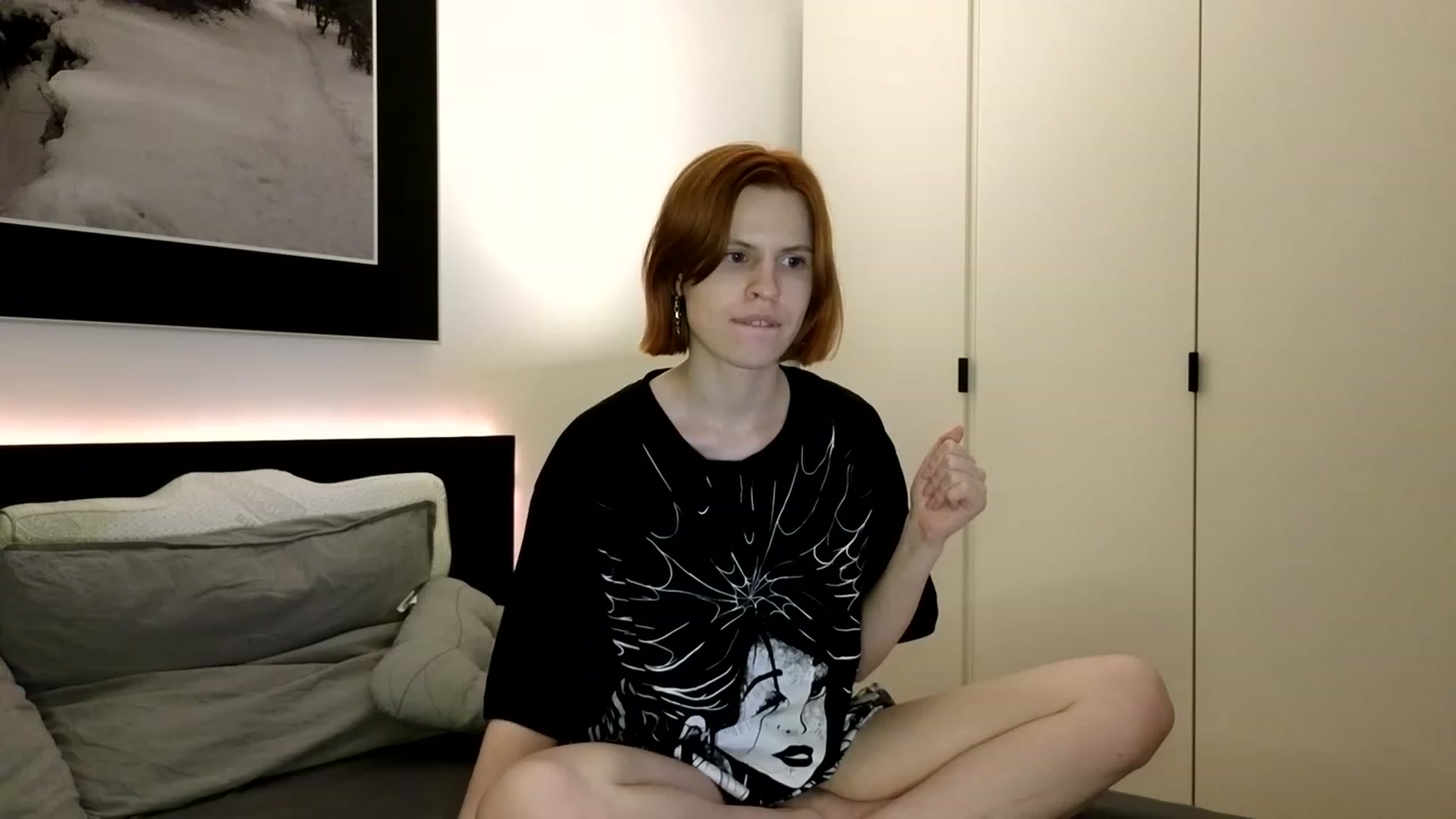 Gallery image thumbnail from Yuri_elfie's myfreecams stream on, 05/26/2023, 03:38 image 16 of 20