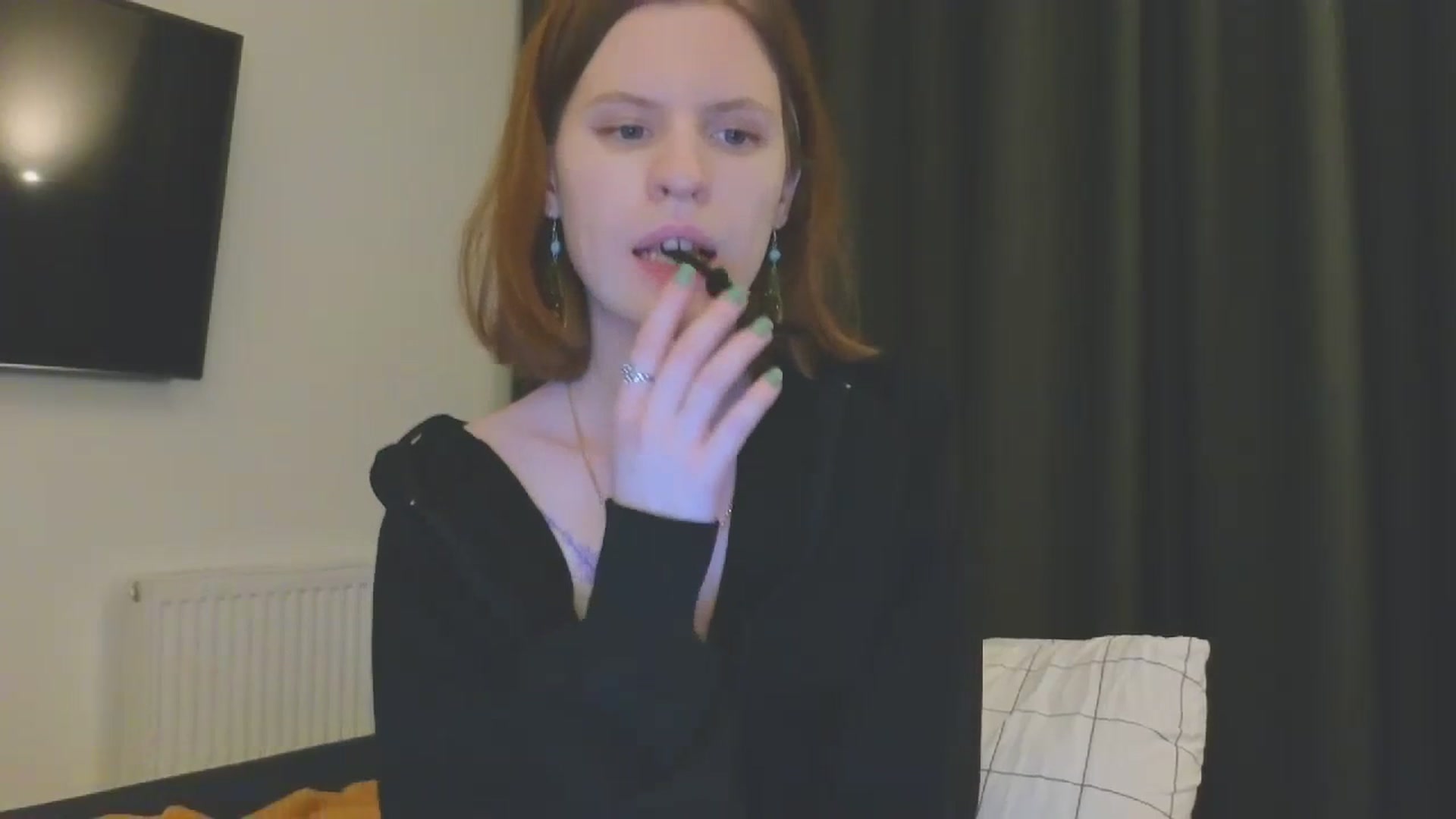 Gallery image thumbnail from Yuri_elfie's myfreecams stream on, 03/05/2024, 04:51 image 14 of 20