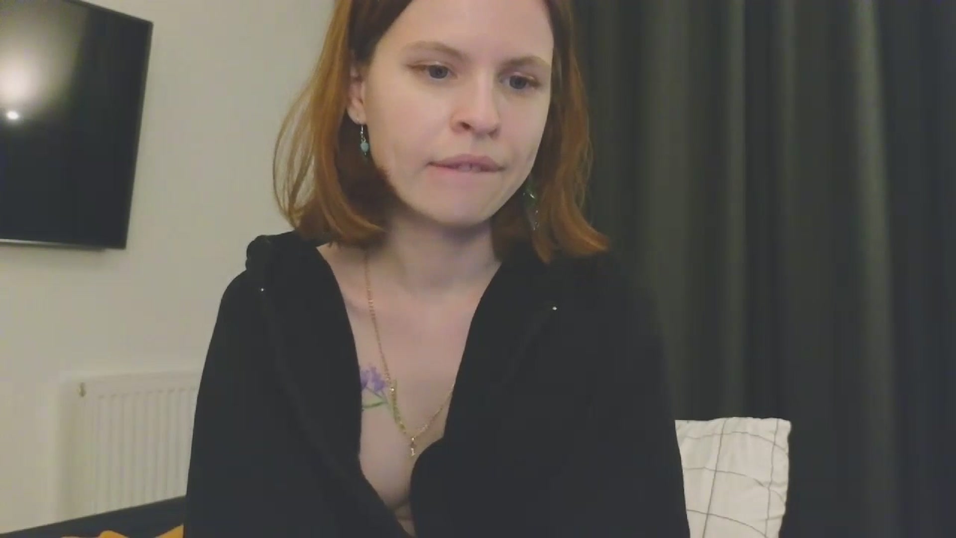 Gallery image thumbnail from Yuri_elfie's myfreecams stream on, 03/05/2024, 04:51 image 9 of 20