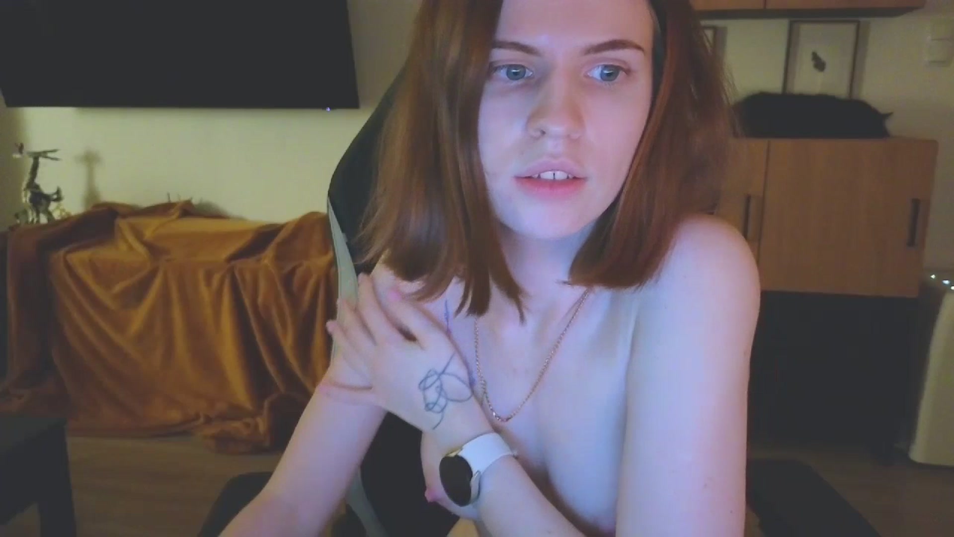 Gallery image thumbnail from Yuri_elfie's myfreecams stream on, 04/13/2024, 02:44 image 10 of 20