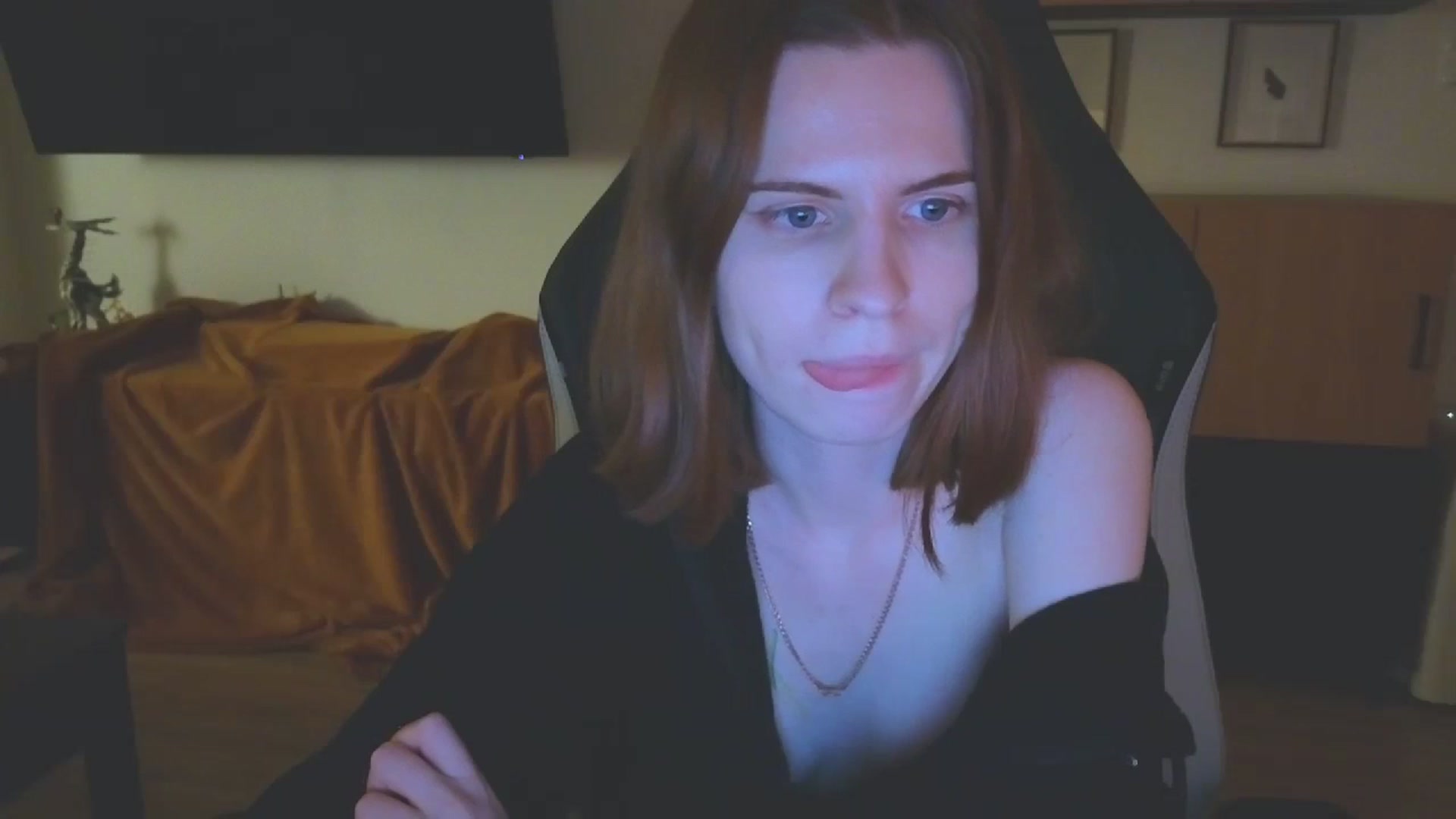 Gallery image thumbnail from Yuri_elfie's myfreecams stream on, 04/13/2024, 02:44 image 18 of 20