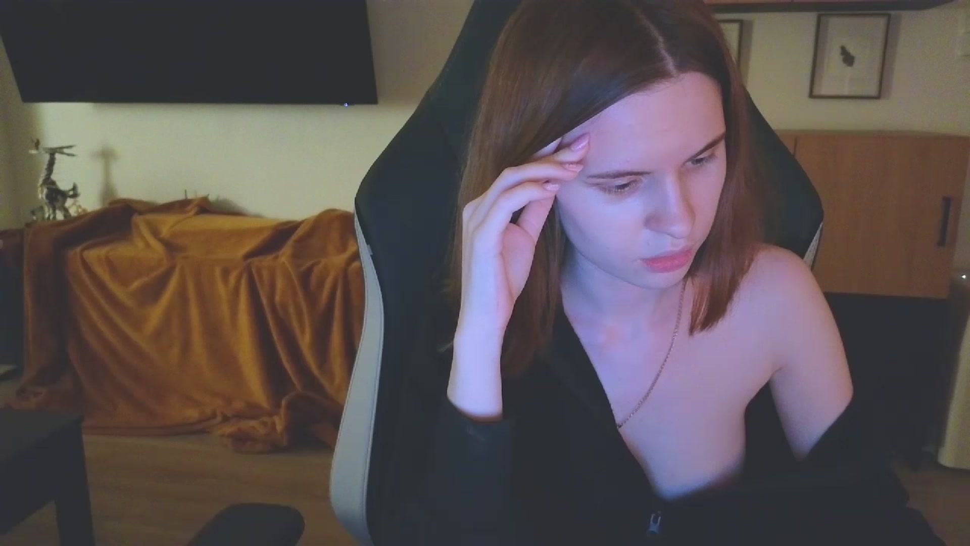 Gallery image thumbnail from Yuri_elfie's myfreecams stream on, 04/13/2024, 02:44 image 15 of 20
