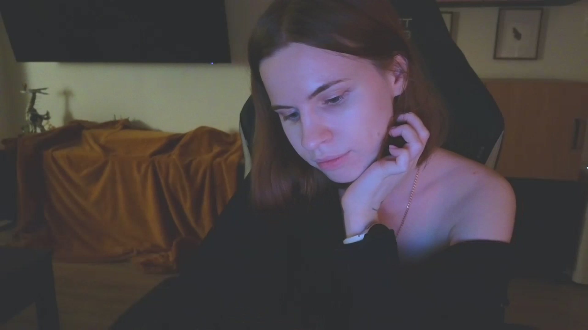 Gallery image thumbnail from Yuri_elfie's myfreecams stream on, 04/13/2024, 02:44 image 17 of 20