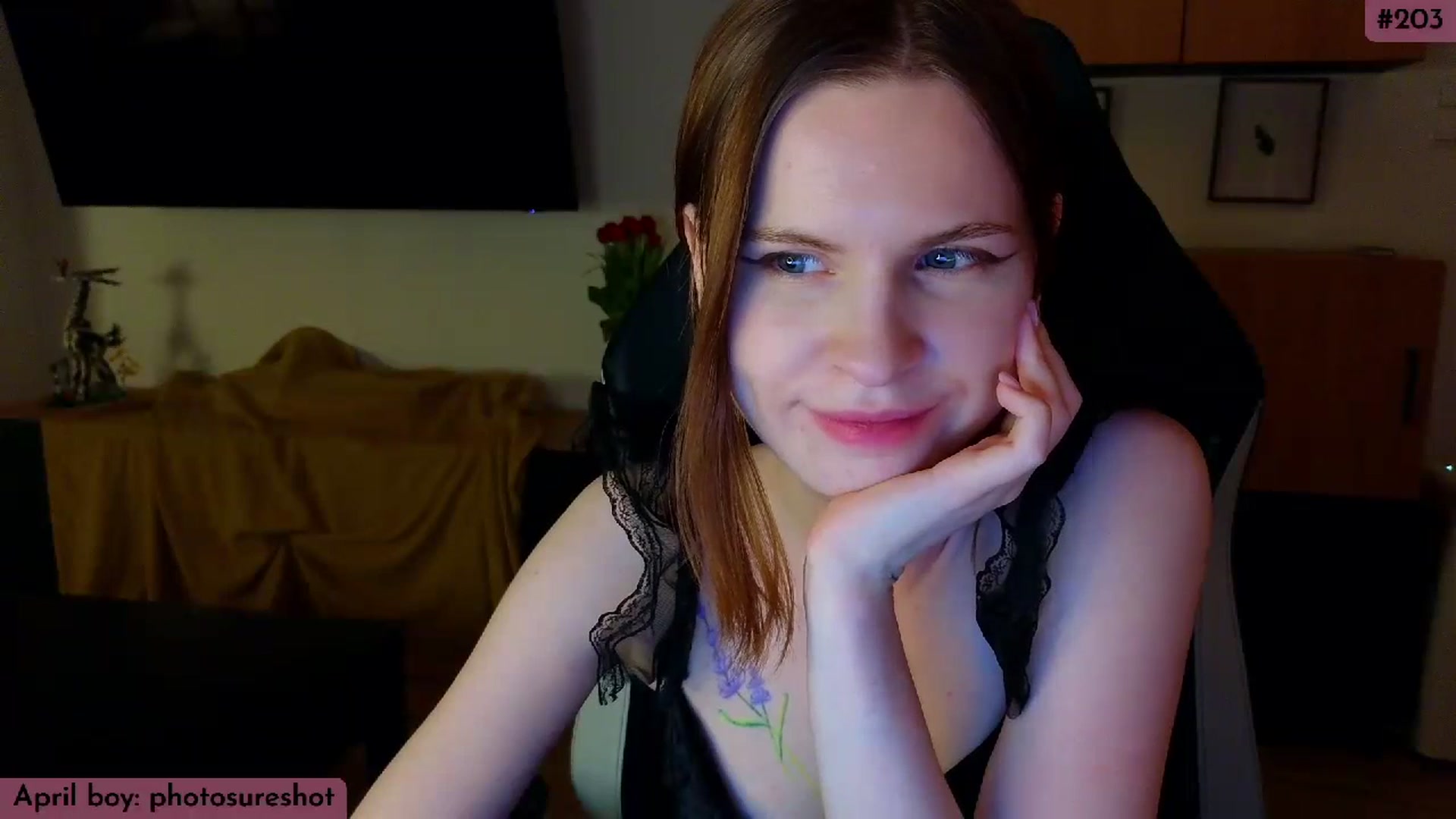 Gallery image thumbnail from Yuri_elfie's myfreecams stream on, 05/04/2024, 01:35 image 10 of 20