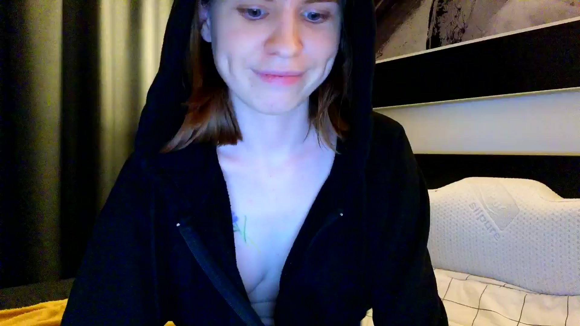 Gallery image thumbnail from Yuri_elfie's myfreecams stream on, 05/05/2024, 02:36 image 7 of 20