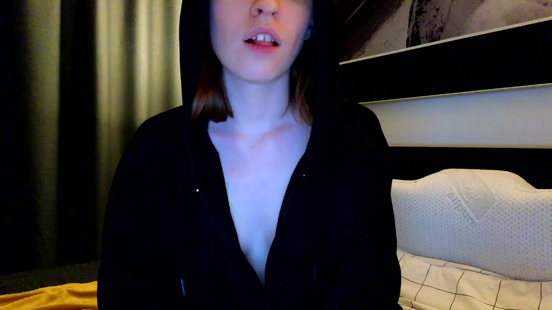 Gallery image thumbnail from Yuri_elfie's myfreecams stream on, 05/05/2024, 02:36 image 8 of 20